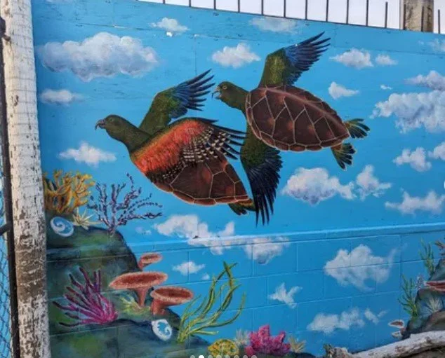 CARLEY – Artiste spécialisée dans le surréalisme inspiré par la nature, le portrait et la peinture murale.