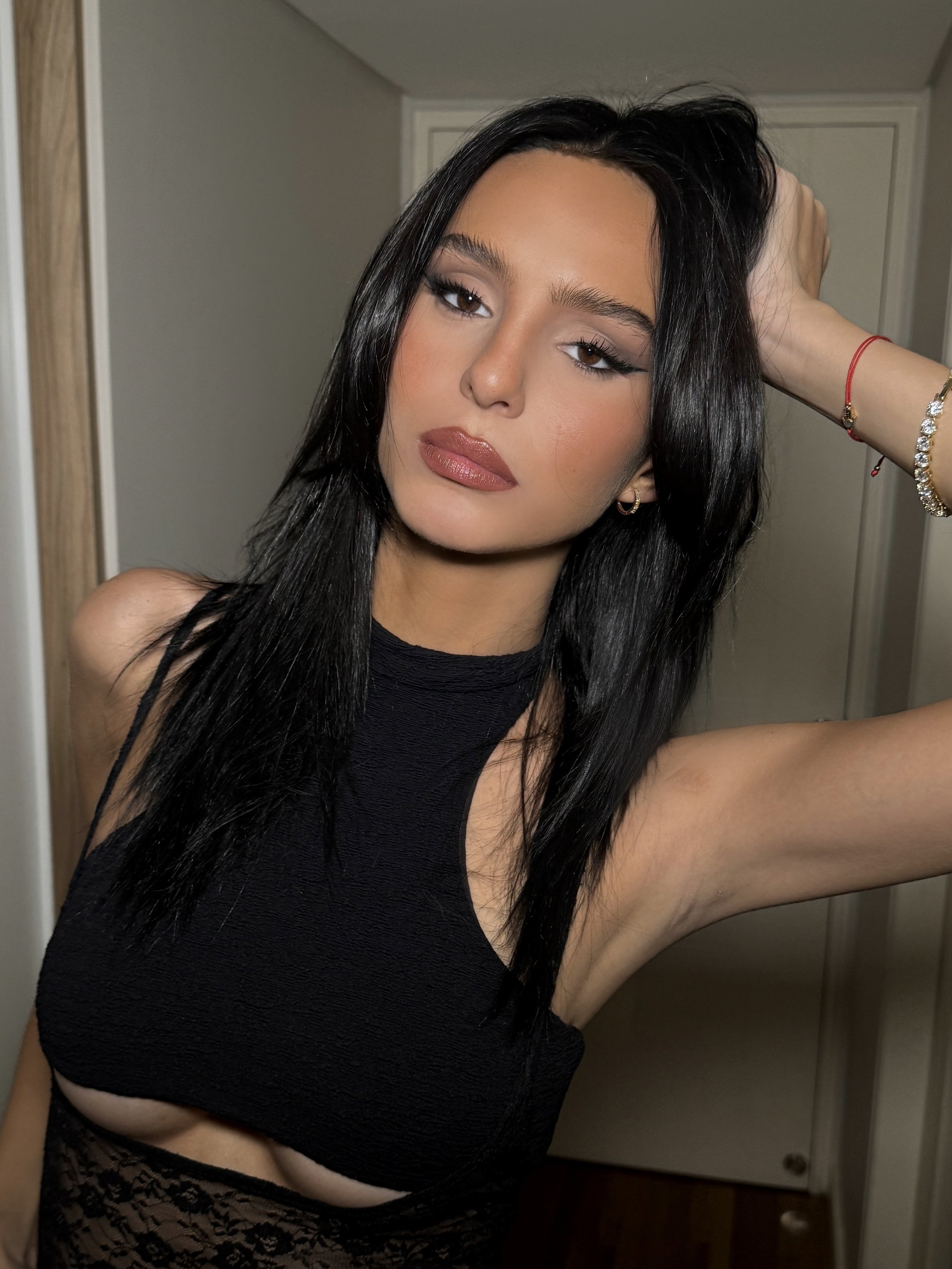Facetune_08-06-2025-11-16-37.jpg