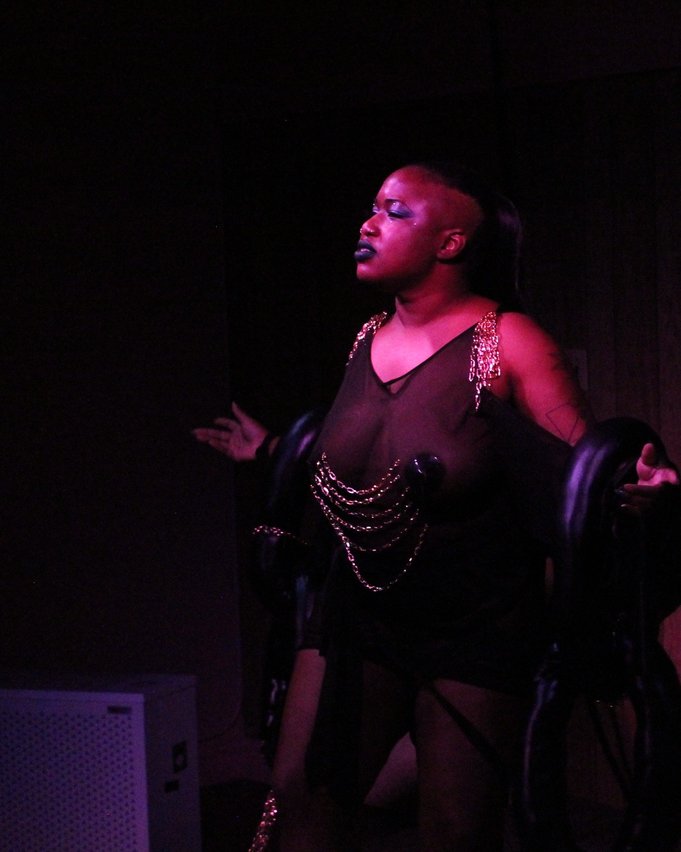 Sneak peek of pics from TRAUMA CLUB by @serendipity_ray - with clean air blasting so the performers and audience stays safe(r)! We especially love that vaccines were provided free of charge at this event, getting everyone boosted for the summer. As a