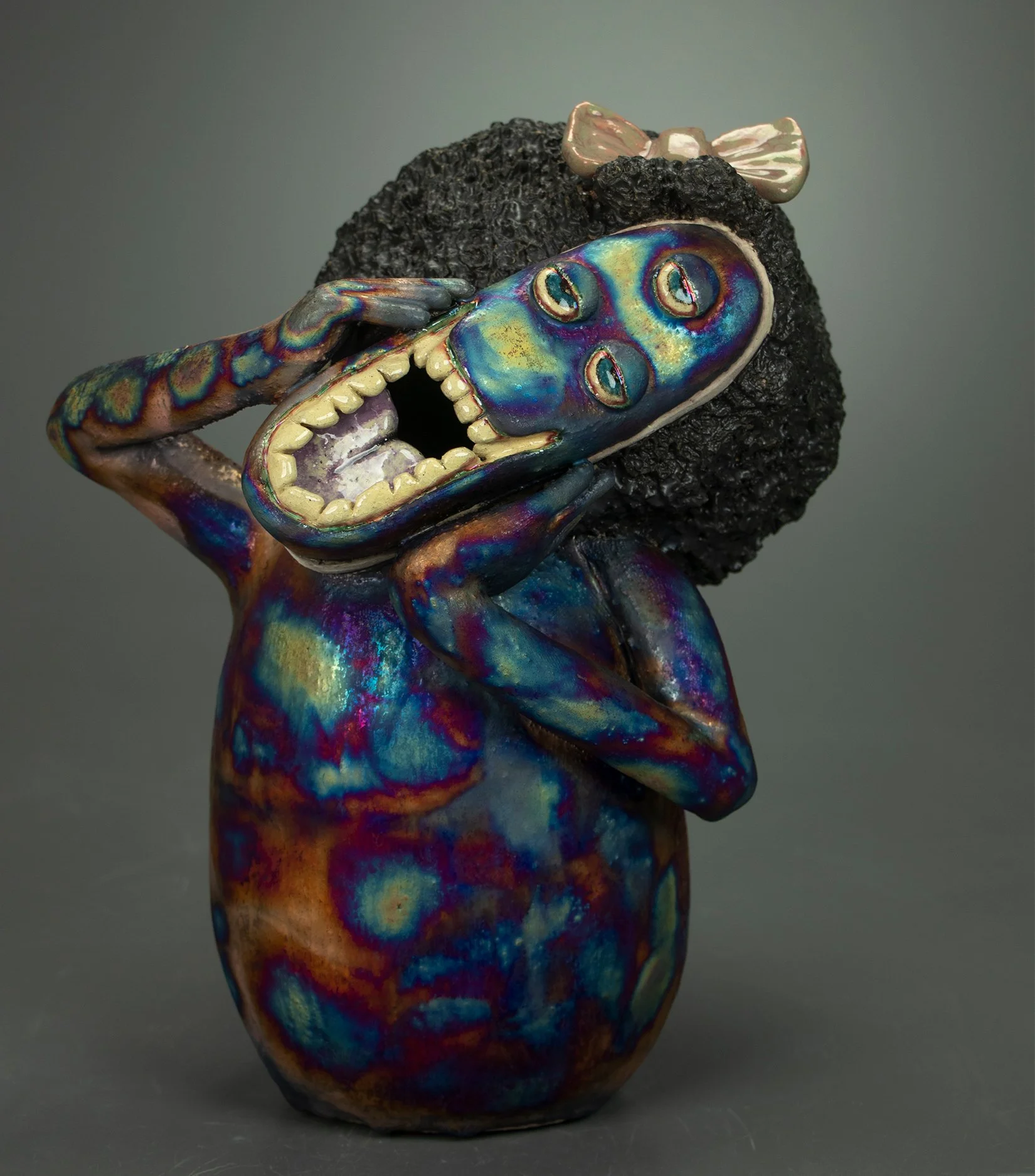 Bow Tie Jutta I Ceramic, Underglaze I 30 x 20 x 17 cm I 2022