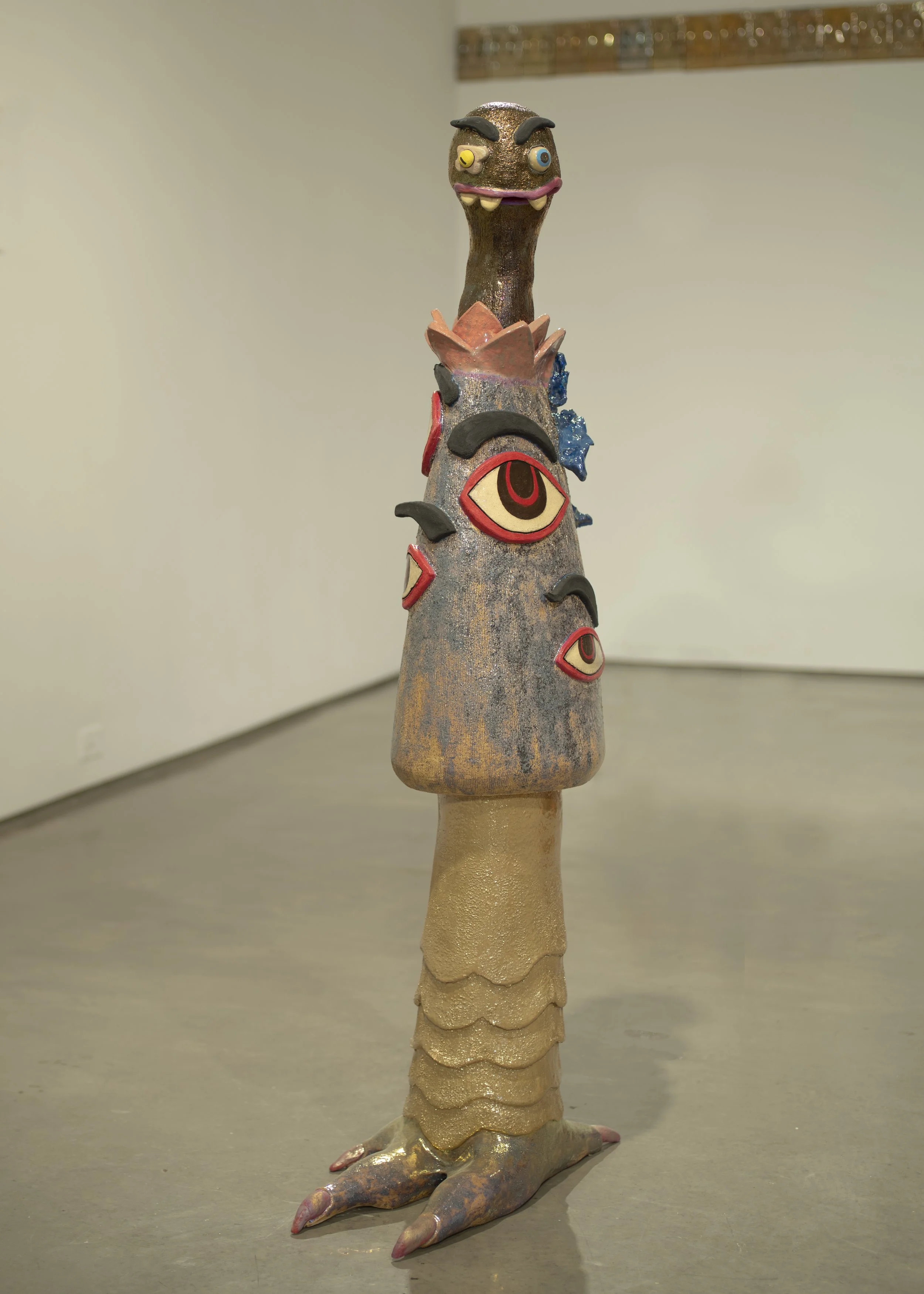One-Legged Creature I Ceramic, Underglaze, In-glaze lustre I 134 x 56 x 30 cm I 2022-2023