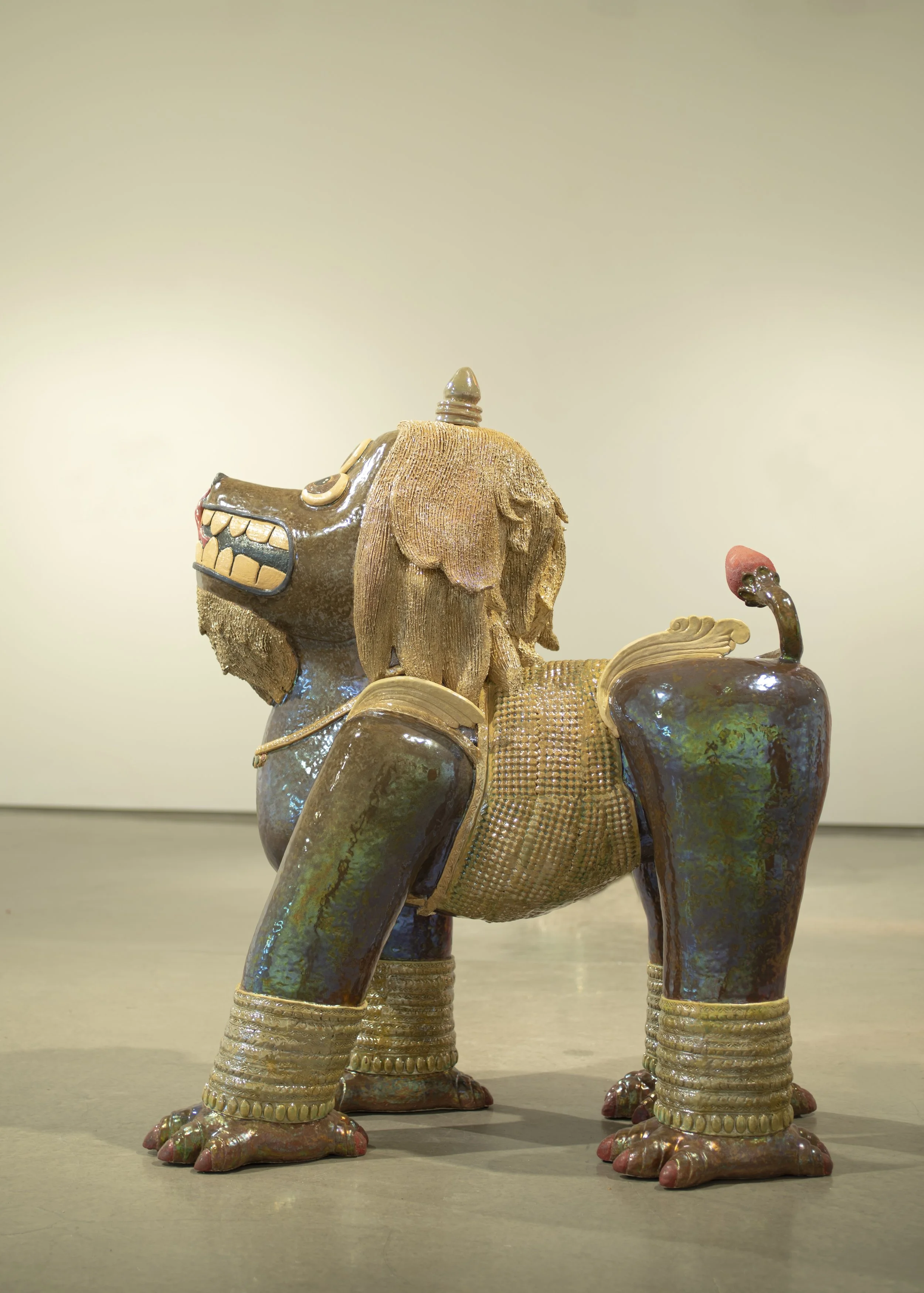 The Female Guardian Simha-Dog I Ceramic, Underglaze, In-glaze lustre I 142 x 114 x 63 cm I 2023