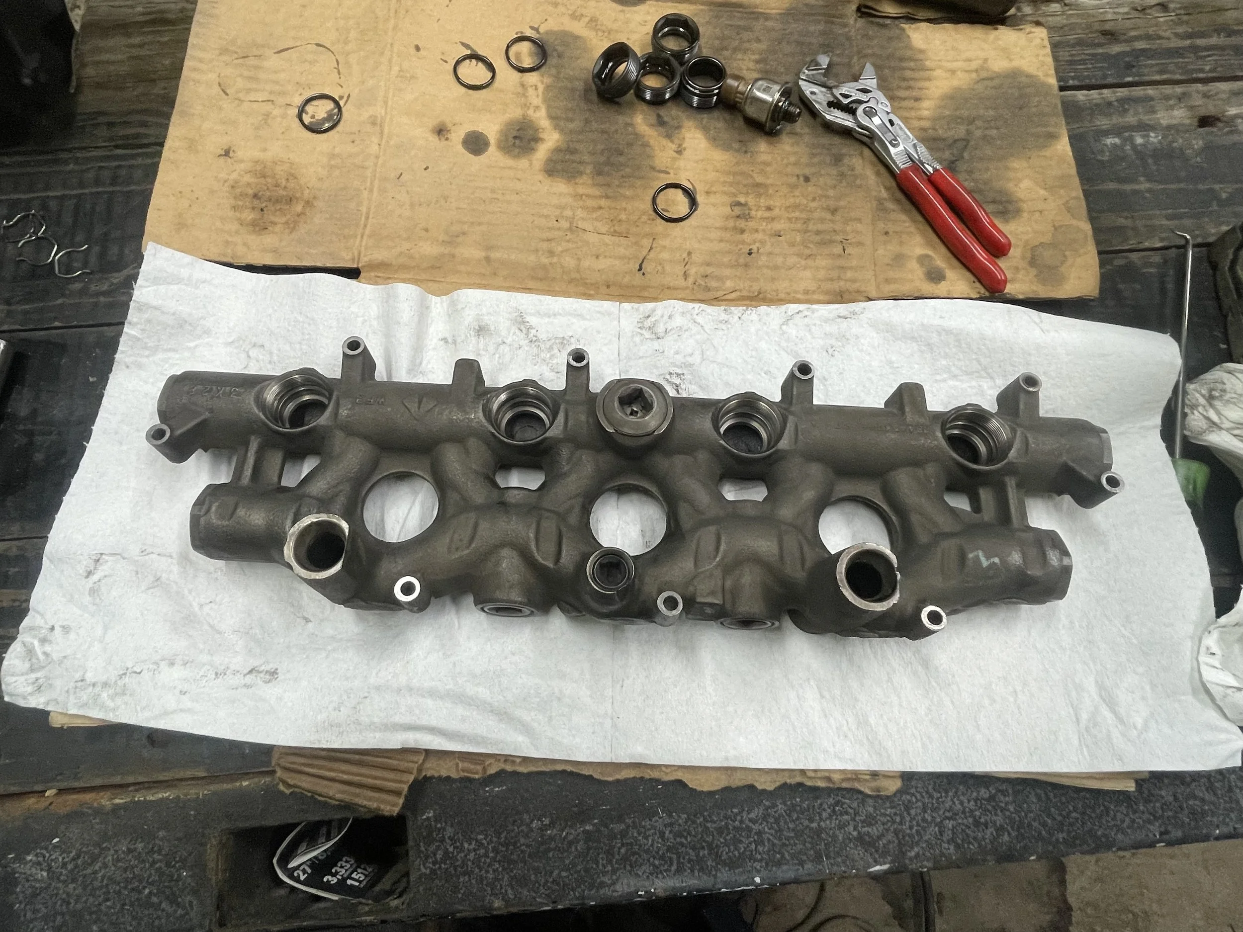 Oil rail seals and nipple cups - 6.0L POWERSTROKE