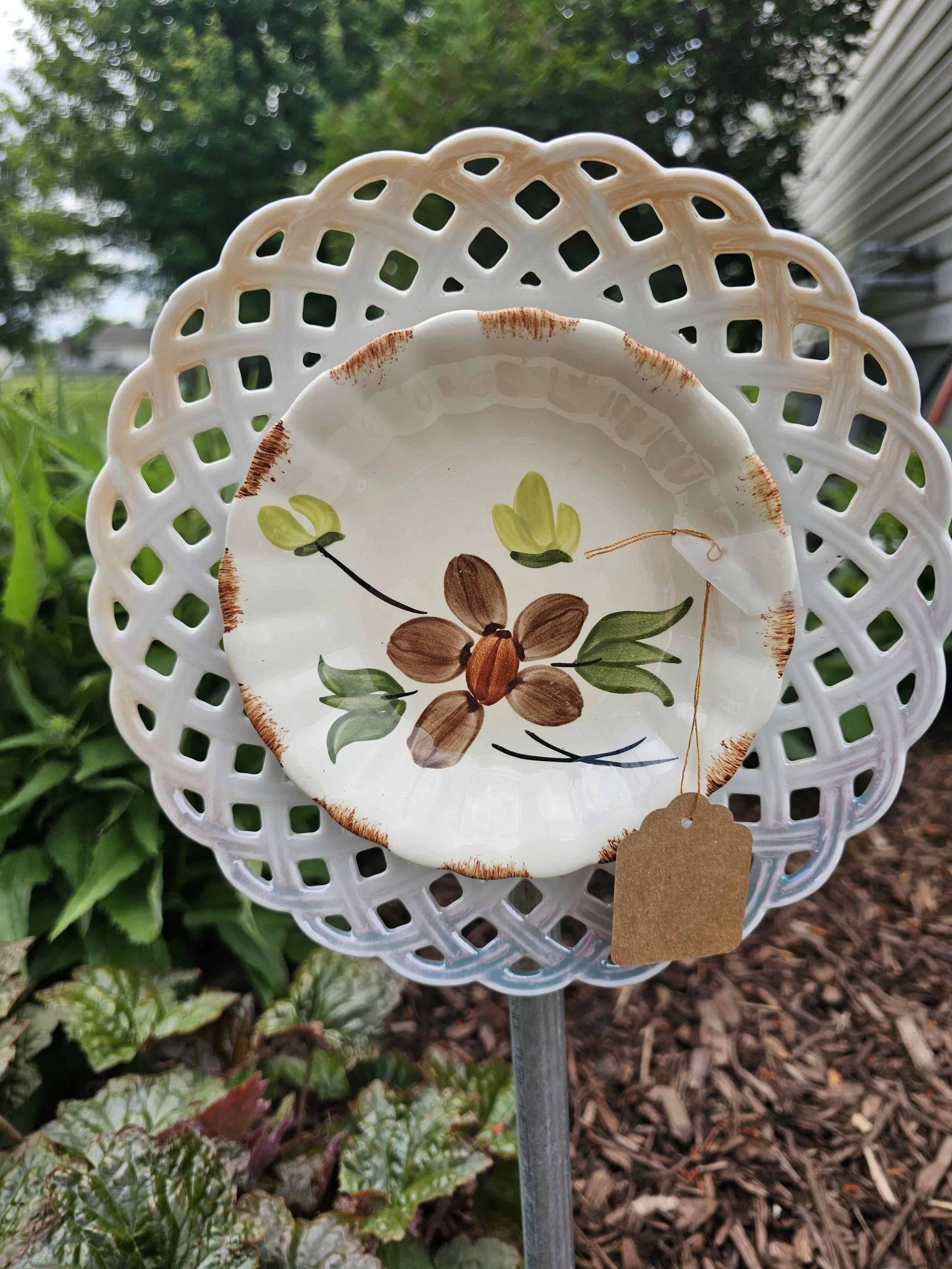 Scalloped edge plate glass flower