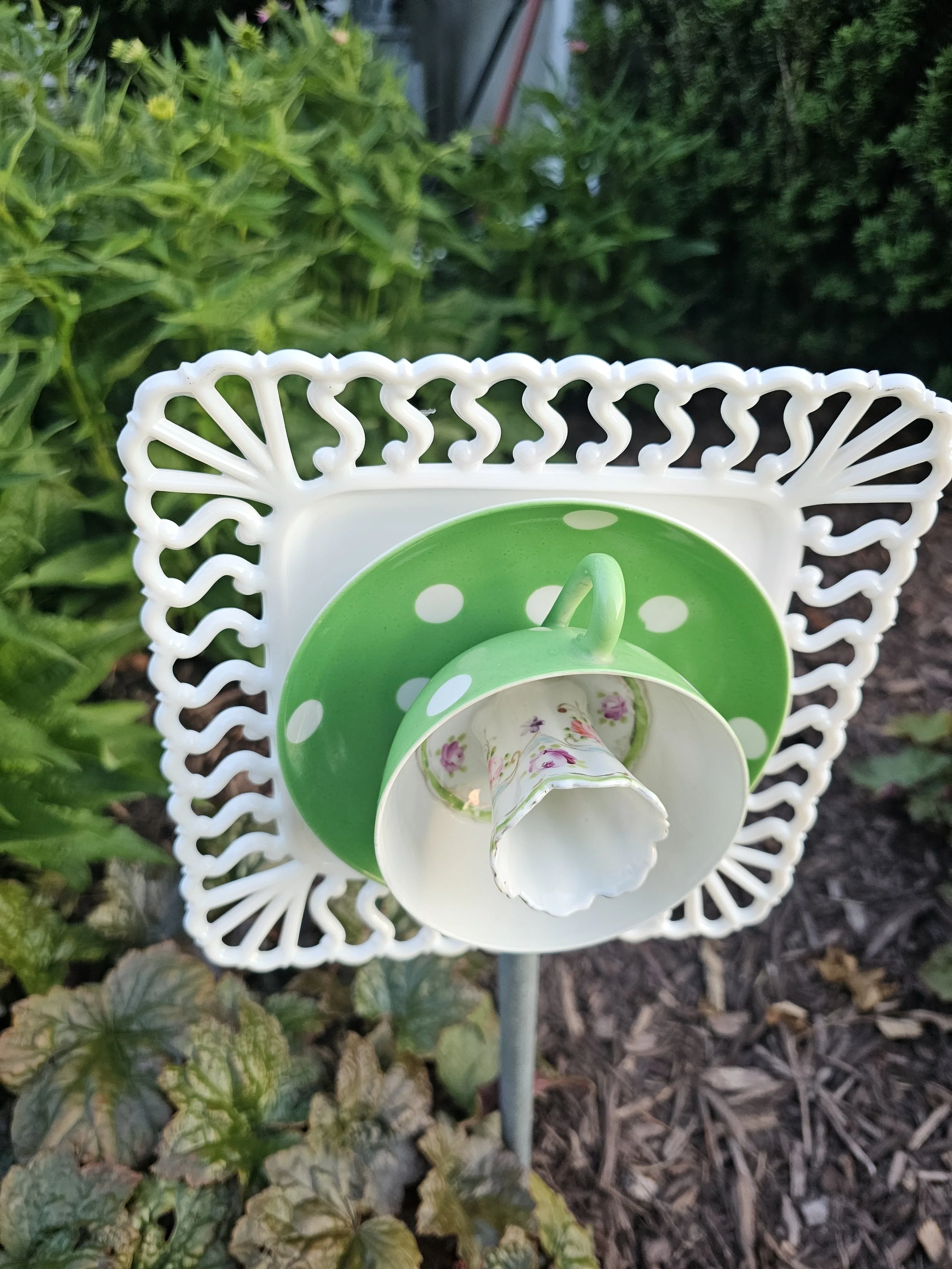 8 in square white scalloped edge glass flower