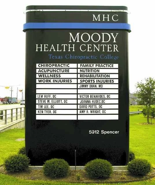 Signboard for Moody Health Center at Texas Chiropractic College listing services such as chiropractic, acupuncture, wellness, work injuries, family practice, nutrition, rehabilitation, sports injuries, and doctors like Jimmy Doan MD and others.
