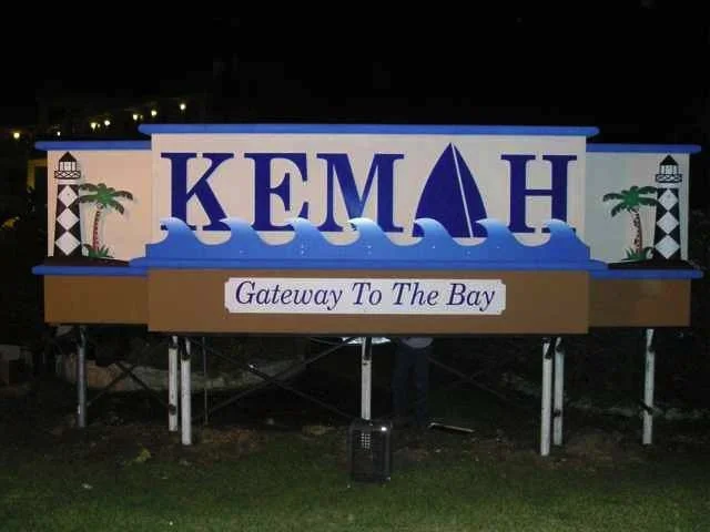 Sign for Kemah, Florida, with lighthouse and palm trees, and the slogan "Gateway to the Bay."