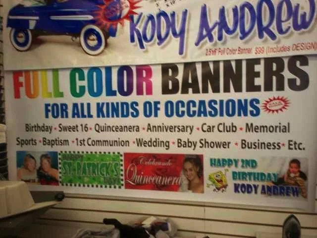 Colorful banners advertising full-color banners for various occasions like birthdays, anniversaries, and business events, with images of children and celebratory graphics.