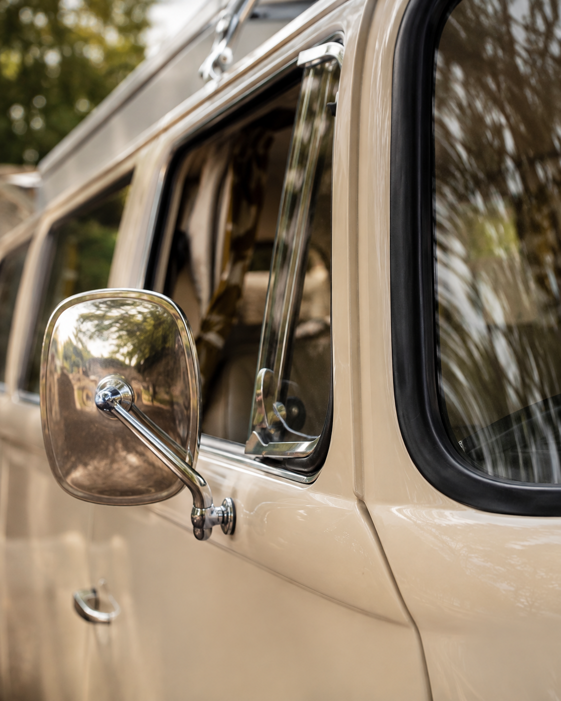 peggy interior west sussex classic wedding cars 5.png