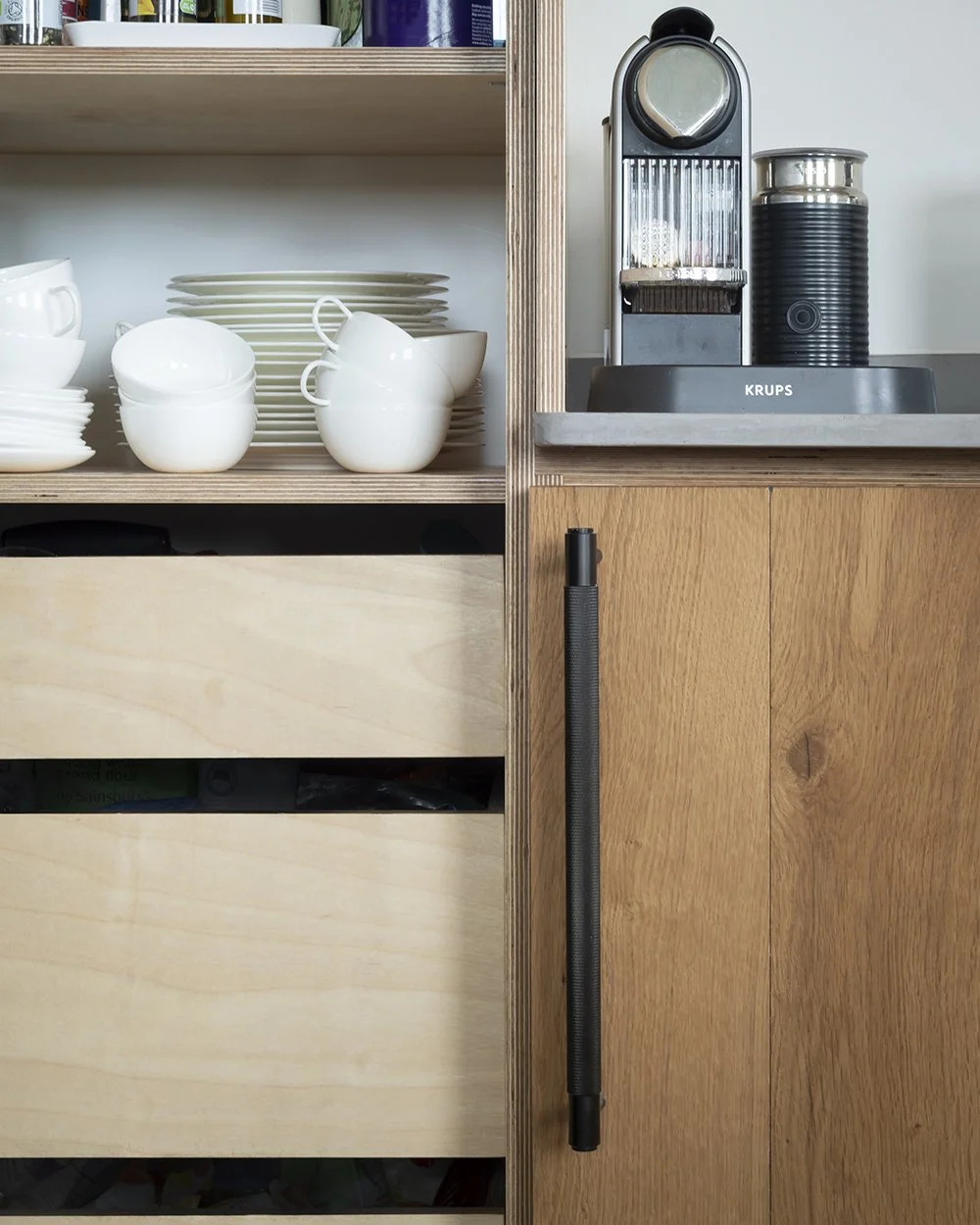 Detail view of curved kitchen cabinetry