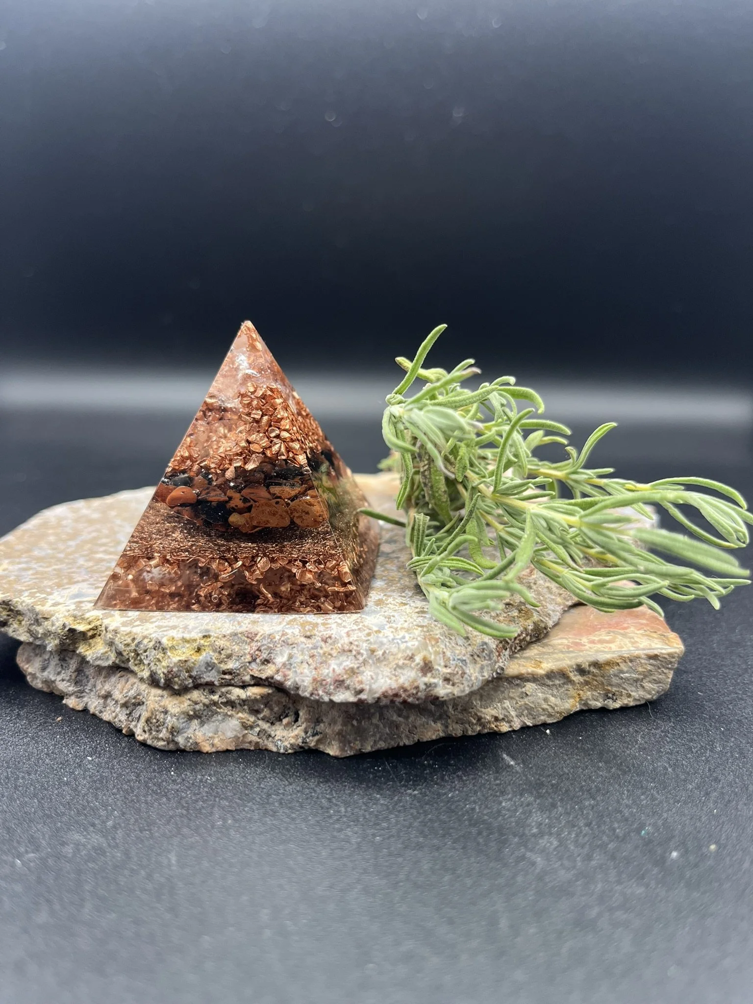 #29- 4 cm Orgonite Pyramid