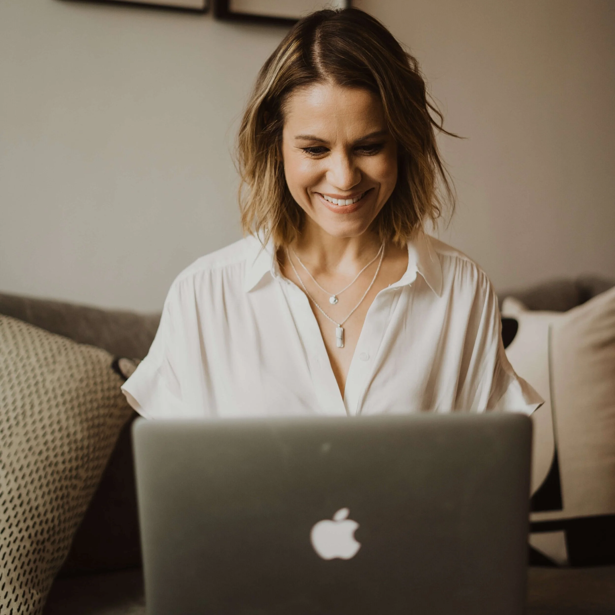 Tess with laptop – Dr Tess Browne Clinical Psychologist