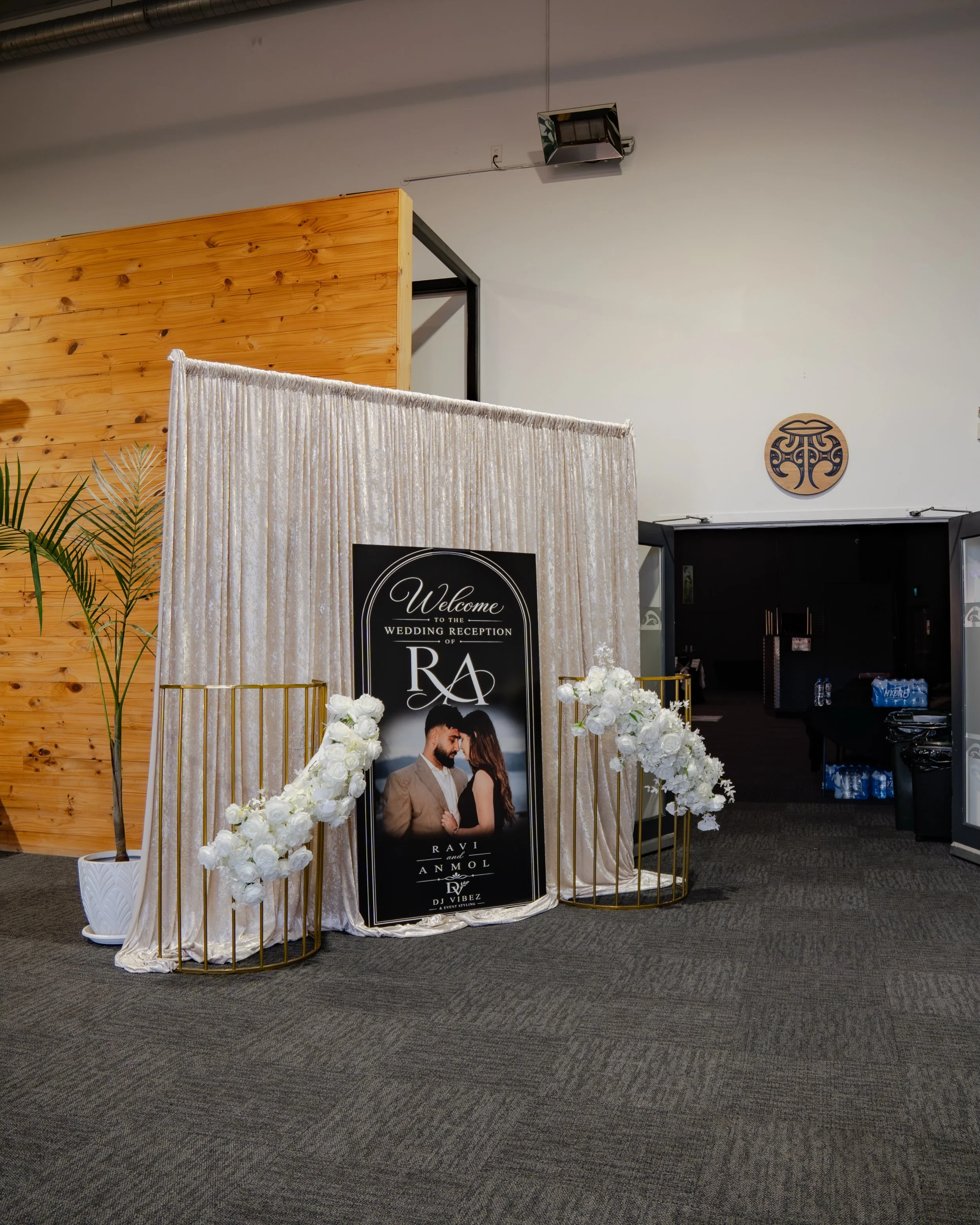 Wedding Reception here at Te Whare Maui 💌
-
Set up by @dj_vibez_nz 
-
#tewharemaui #wedding #weddingreception #eventscentre