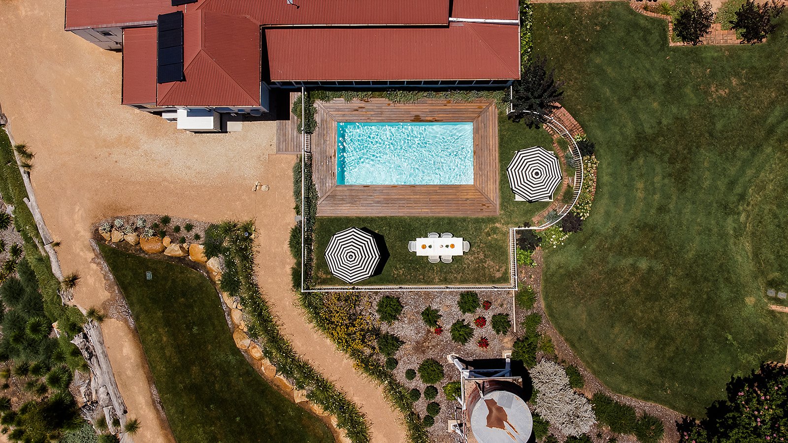 Drone photograph showing the relationship between landscape design, gardens, outdoor entertaining spaces and architecture.
