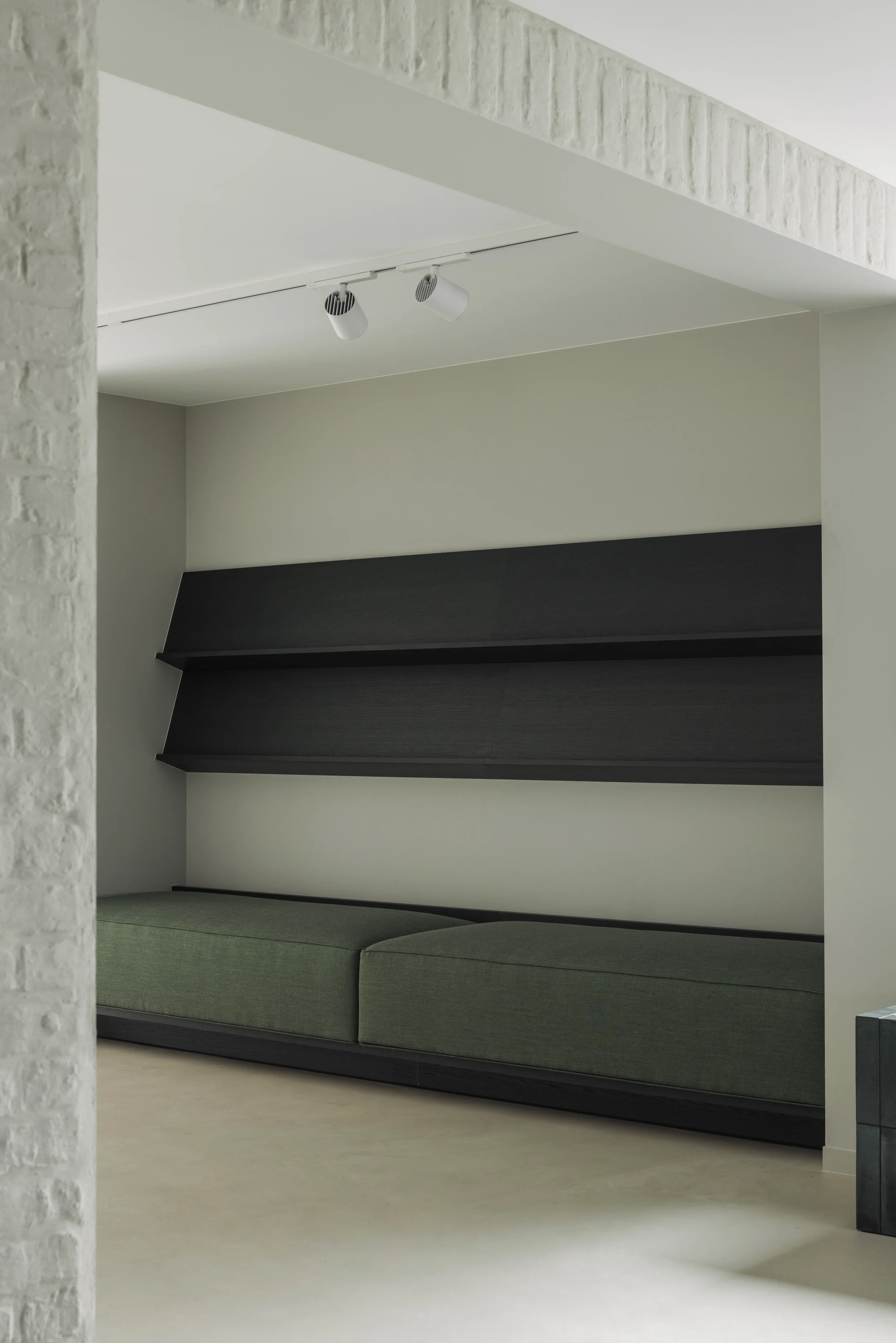 Apotheek Storme te Melsen - wachtzone en presentatiewand folders