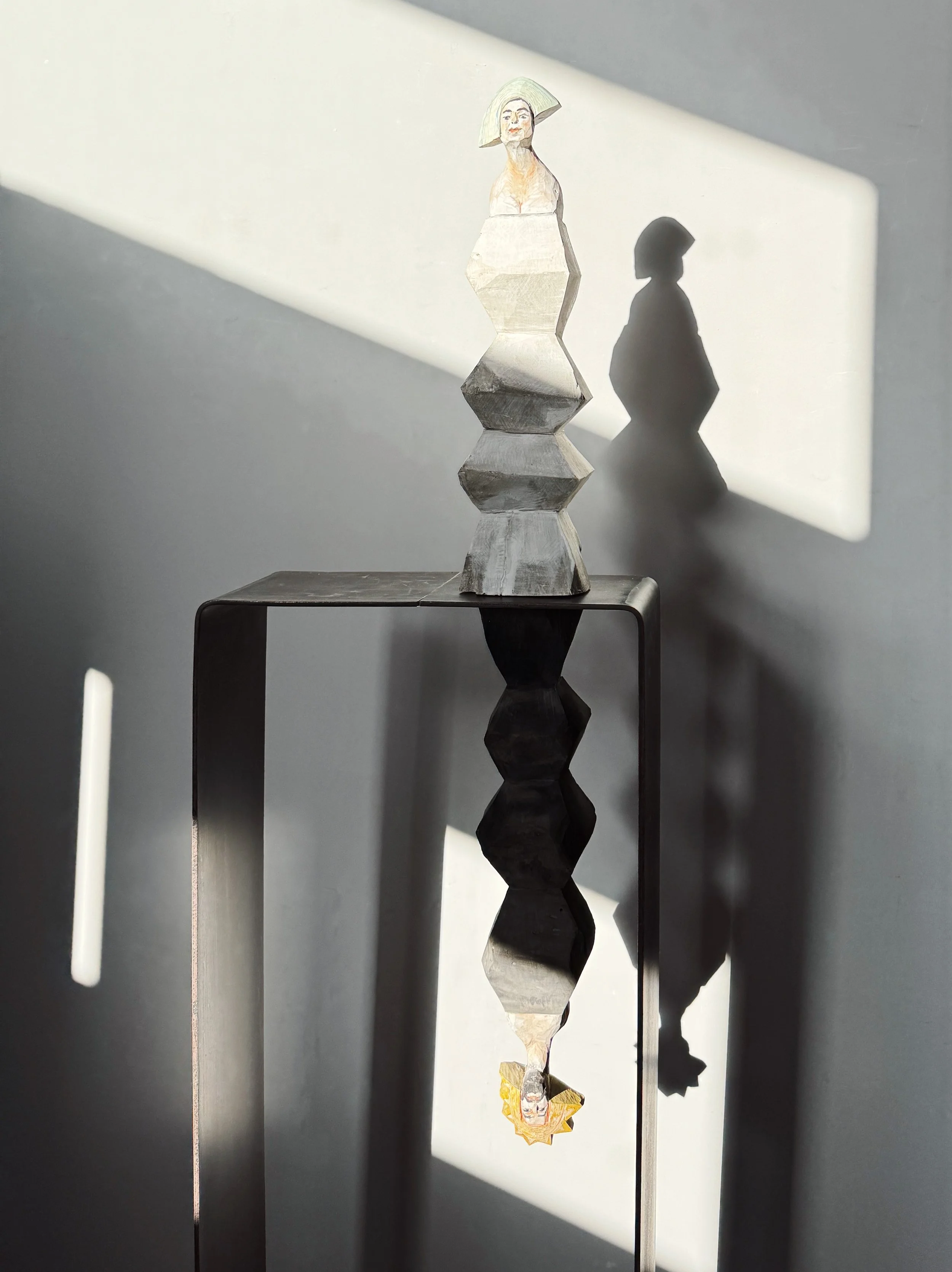 Mond und Sonne: Linde, Kreide, Tusche, H 50/54 cm