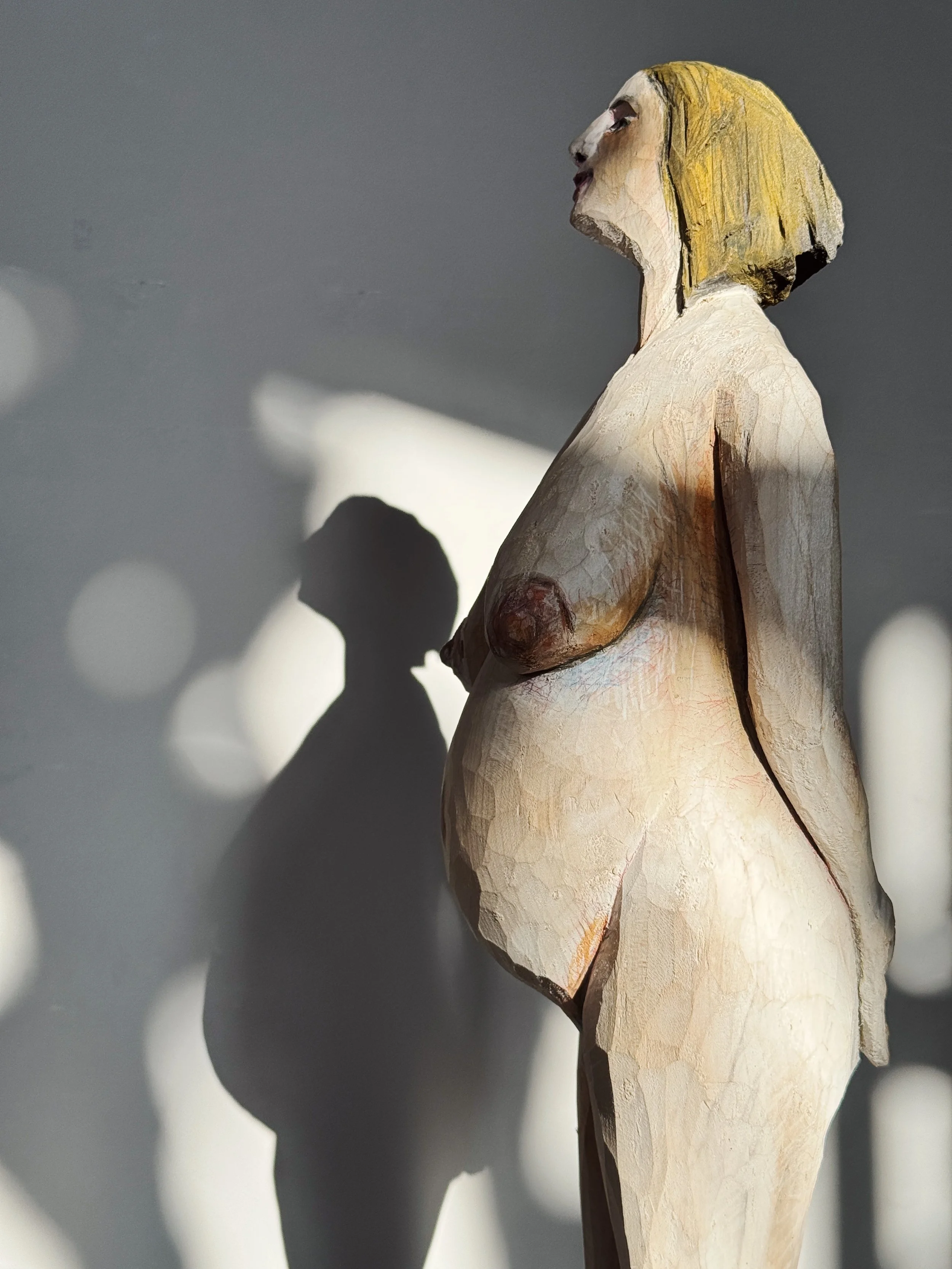 Cloe: Linde, Kreide, Tusche, H 61 cm