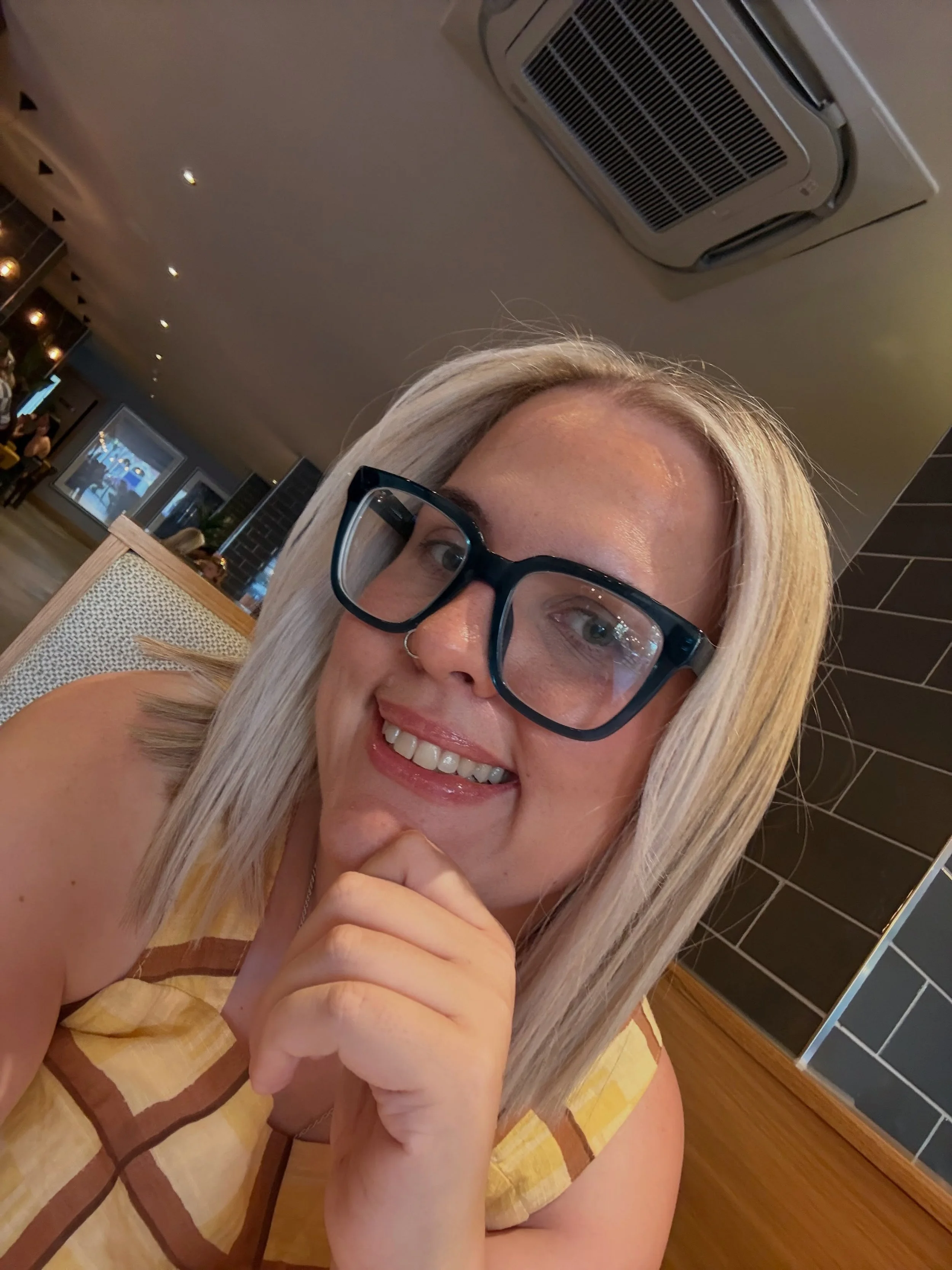 ✨ Solo dates ✨

I&rsquo;ve always been a sociable person and genuinely love being around others. But yesterday, after getting my hair cut (and it was a big chop! 💇&zwj;♀️), I felt too good to head straight home.

So&hellip; I took myself on a solo d