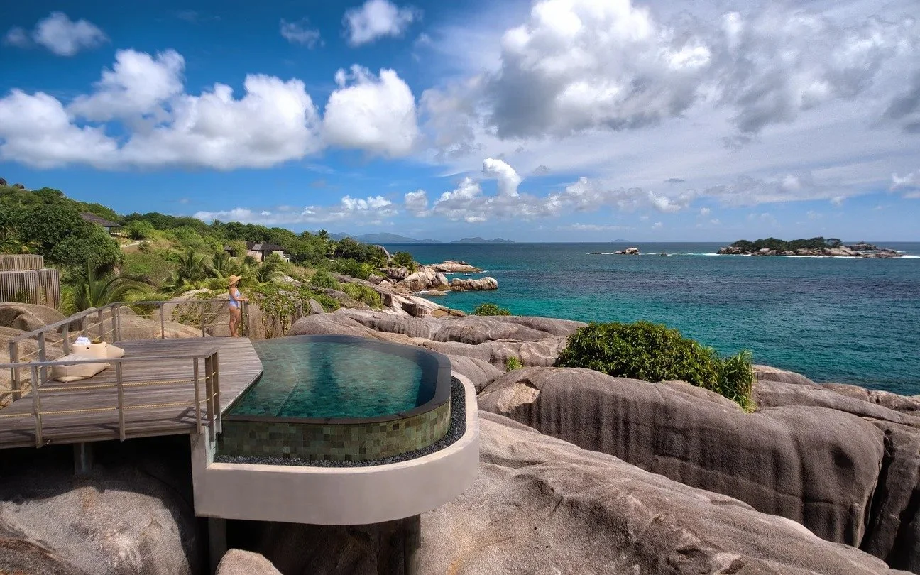 imgi_81_2_Spa_with_pool_view.jpg