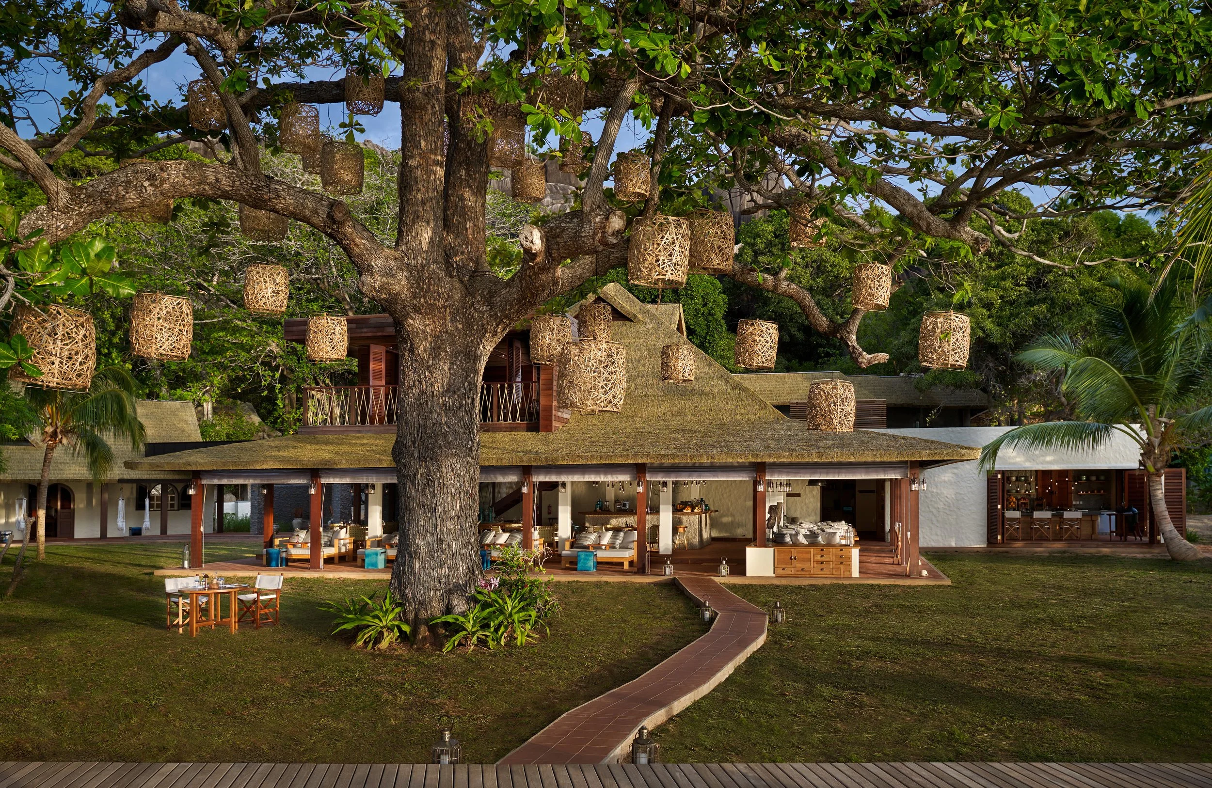 imgi_168_Island_Cafe2.jpg