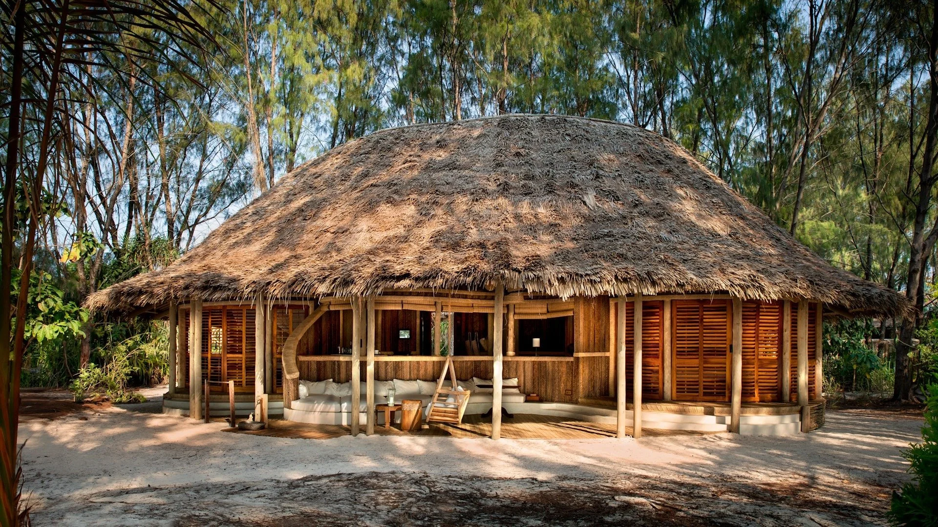 imgi_13_Zanzibar-Mnemba-Island-Lodge-Family-Banda-3.jpg