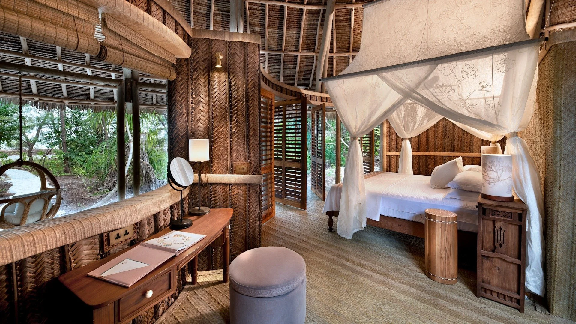 imgi_14_Zanzibar-Mnemba-Island-banda-bedroom-2.jpg