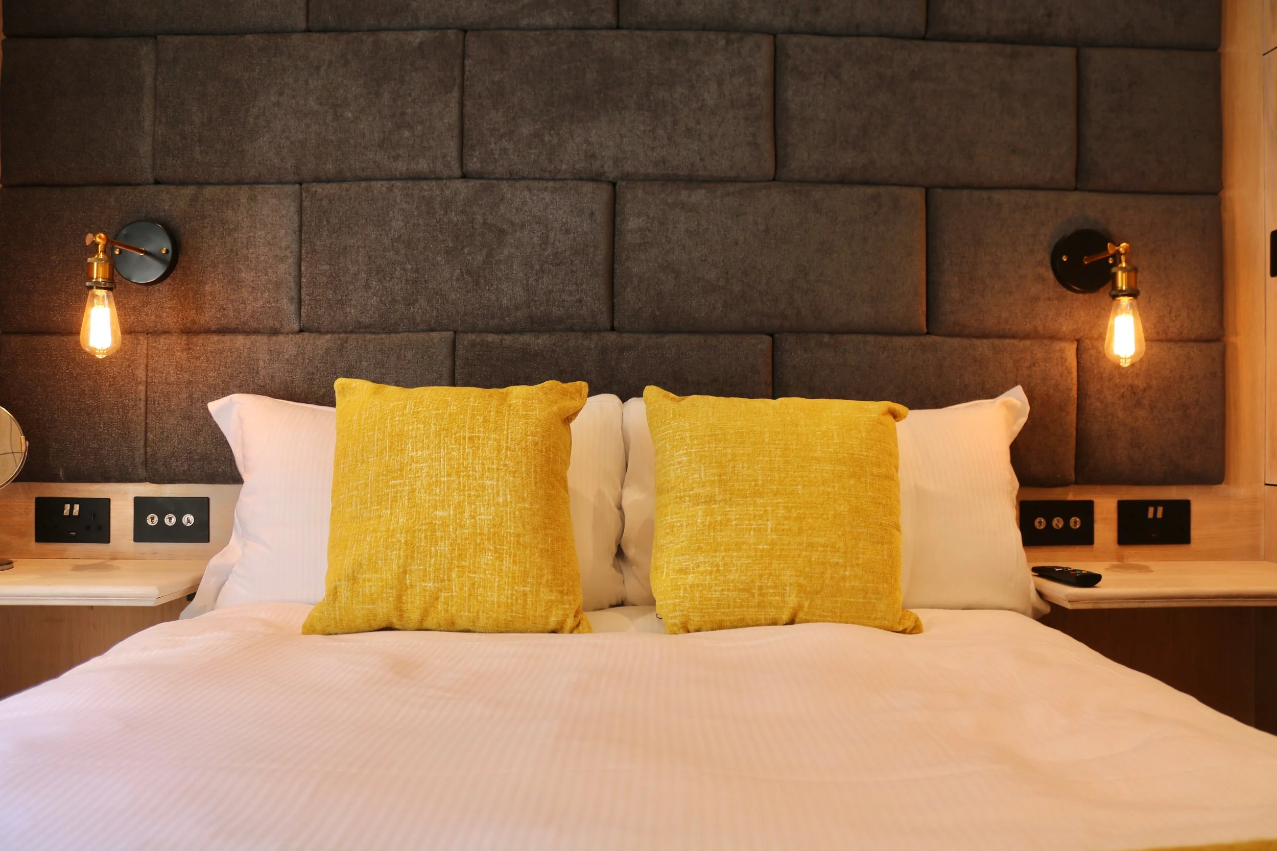 Boutique hotel accommodation at Becketts Southsea, located near Portsmouth seafront, Gunwharf Quays and Portsmouth Cruise Terminal.