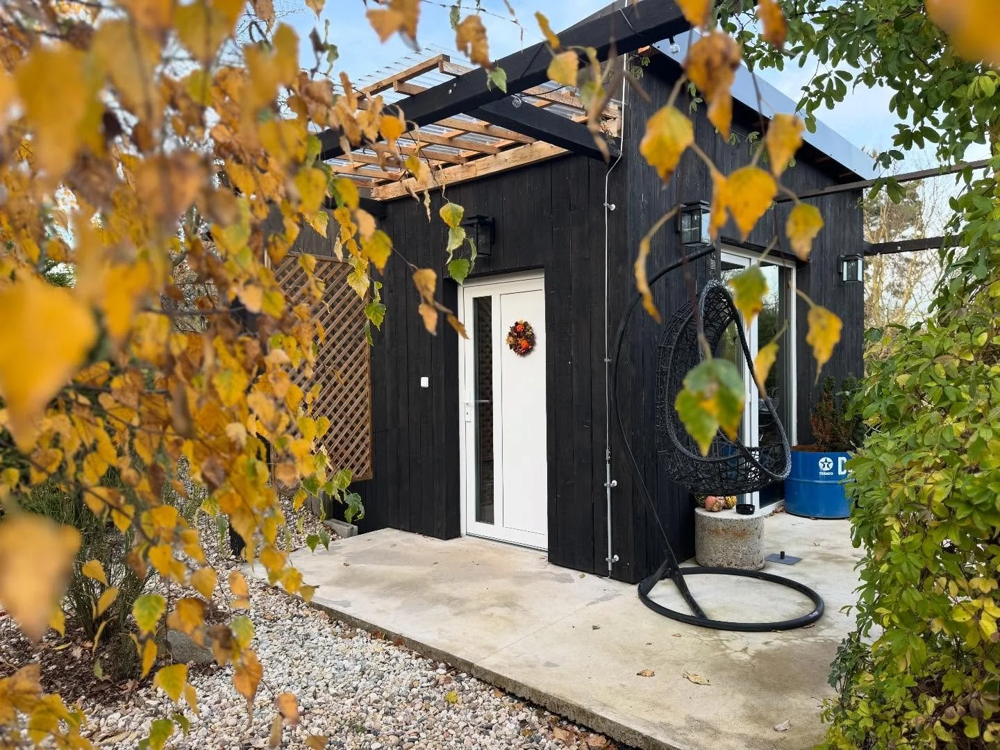 Tiny house - The Nest 🌿
Rezervuj si svůj pobyt v biu 📩

#tinyhouse #sauna #relax #glamping #gril