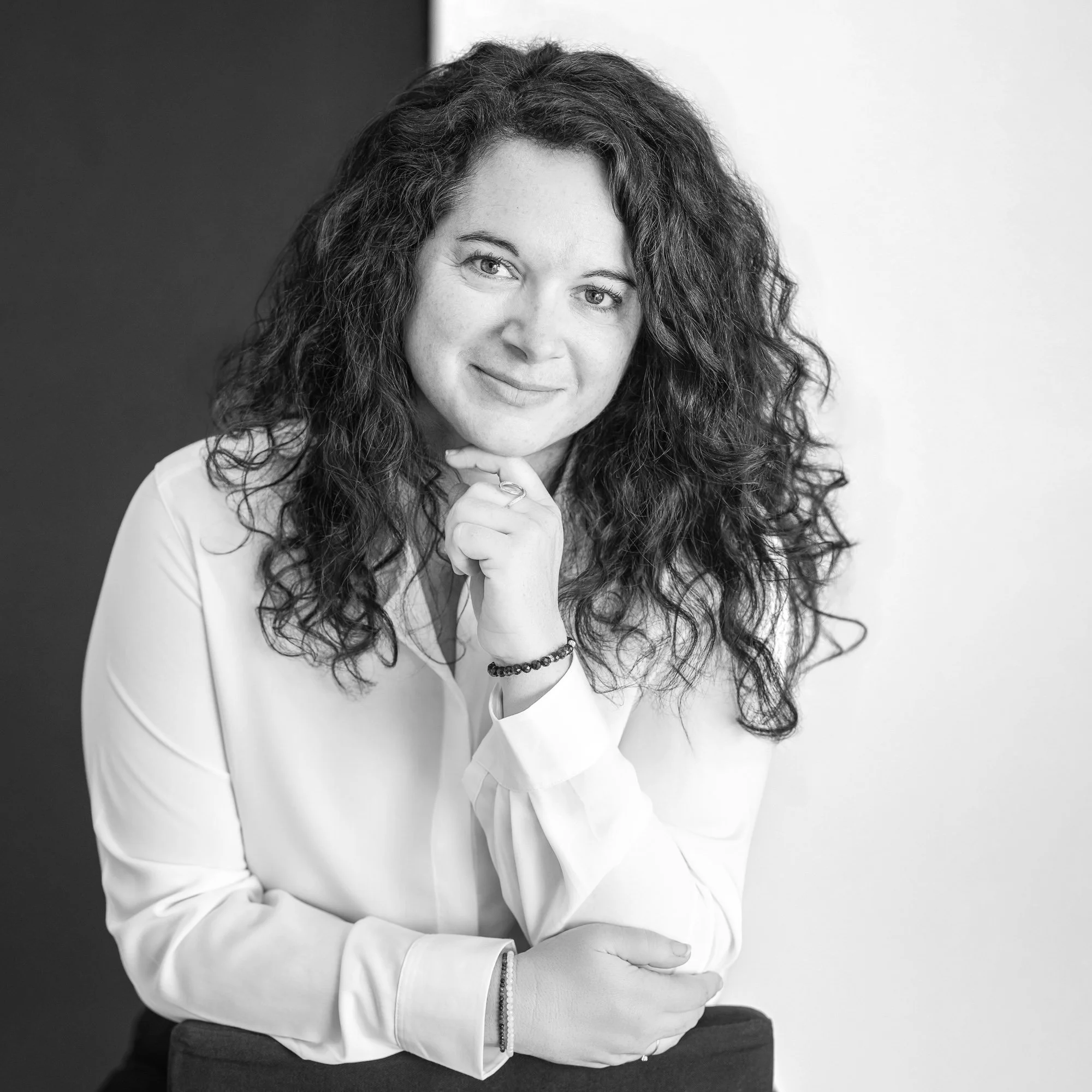 Portrait d’Aurélie Todeschini, consultante senior en consolidation financière et fondatrice de Pikili Advisory.