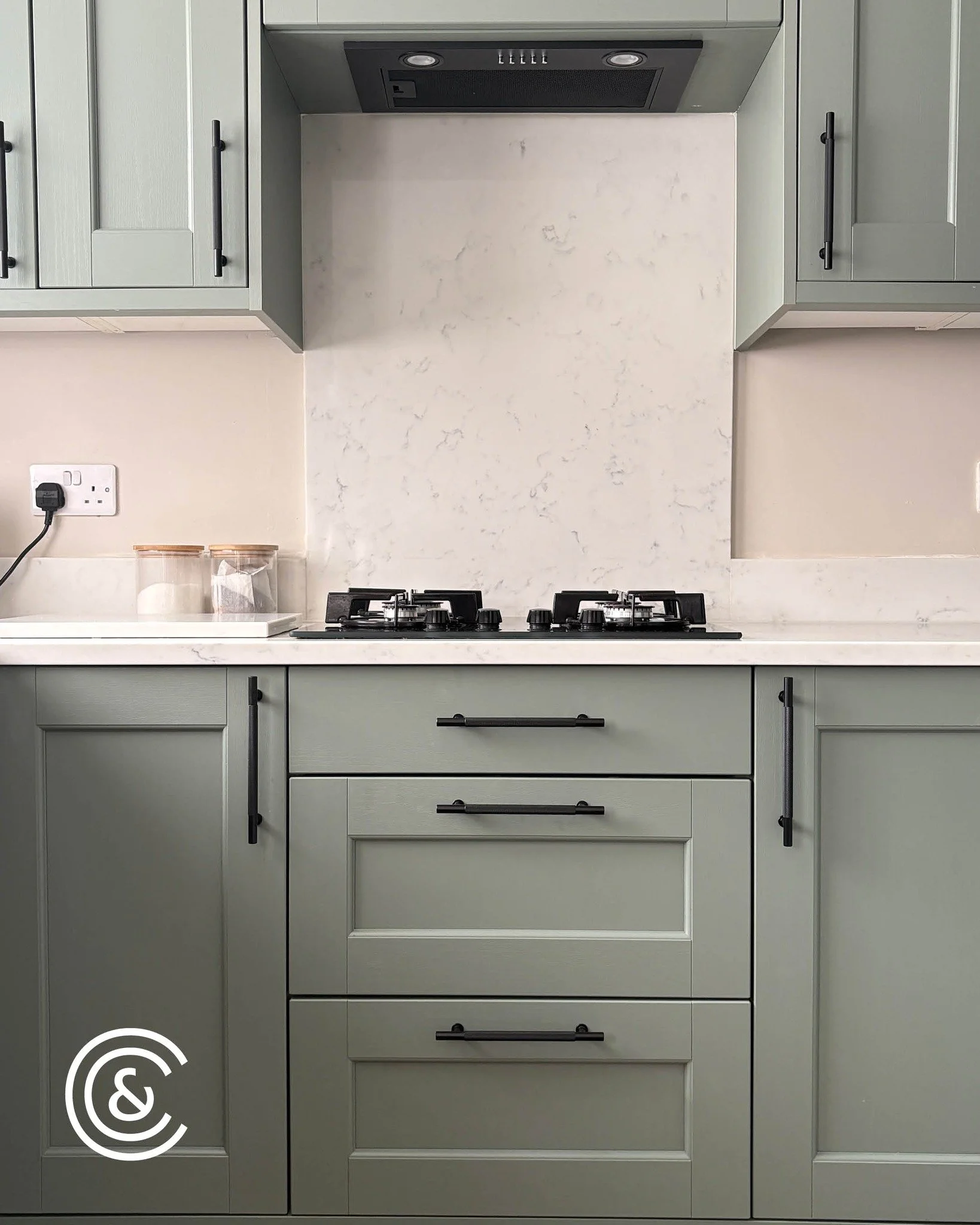 Project Goldcrest: 

Reed Green Bastille Shaker Kitchen - fully bespoke design and install.

 #candcliving #kitchenproject #shakerkitchen #kitchendesign #newkitchen #Liverpool