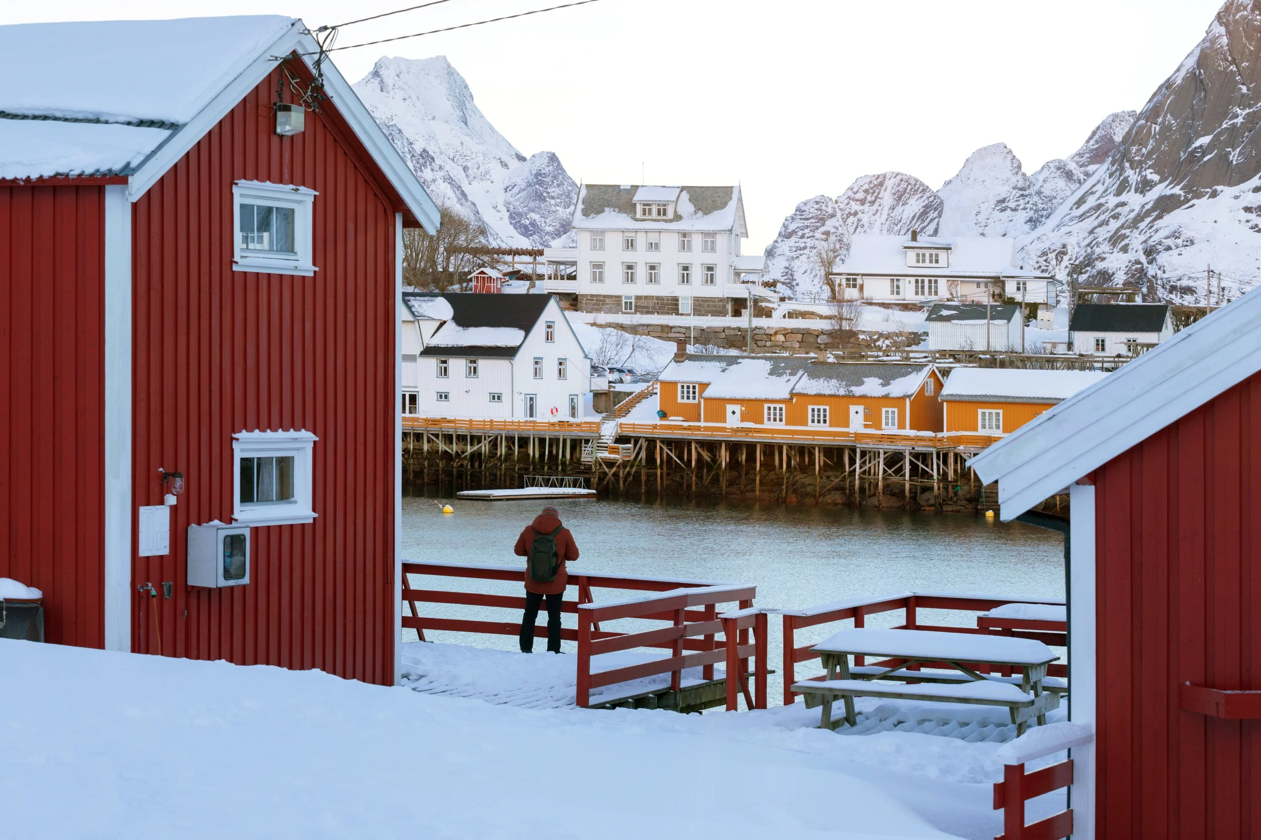 norvegia2027lofoten_remote-village-in-winter-with-snowy-mountains-2026-03-19-22-51-17-utc.jpg