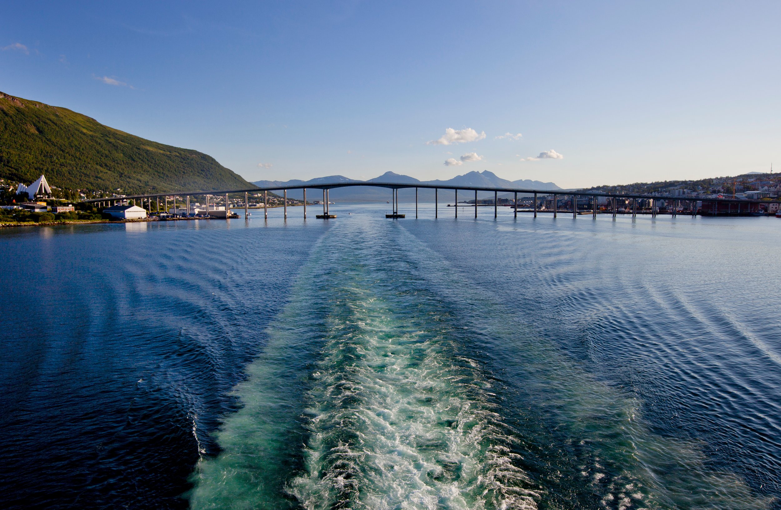 norvegia2027lofoten_view-to-the-the-tromso-bridge-tromso-troms-norw-2026-03-26-09-08-13-utc.jpg