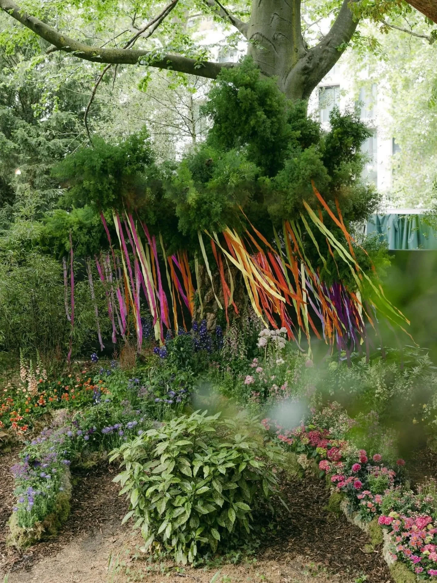 RHS CHELSEA FLOWER SHOW

This year we were so thrilled to design a piece for the Showground installations at @the_rhs Chelsea Flower Show. 

This piece, titled 'Ribbons of the Root Network (Maypole &amp; Ribbons)' centres around a tree adorned with w