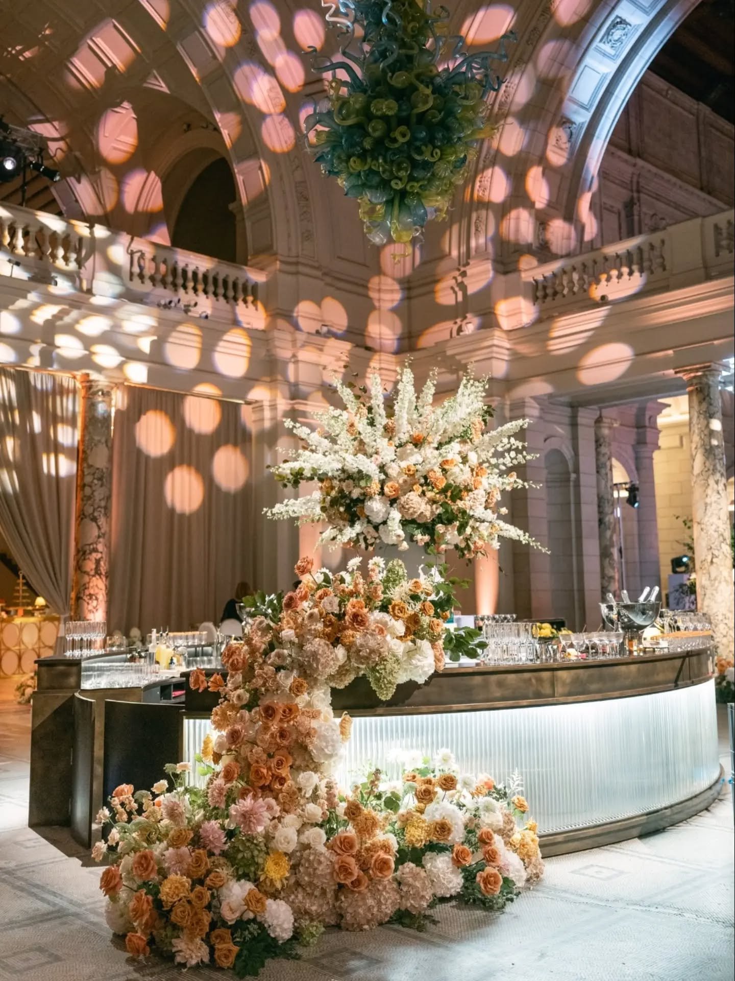 THE AFTER PARTY ✨

Following their sunset cocktail reception in the John Madejski Garden and an elegant wedding breakfast in Raphael Court, M&amp;T and their guests moved on for an iconic after party in The Dome.

A full flower cascade that tumbled f