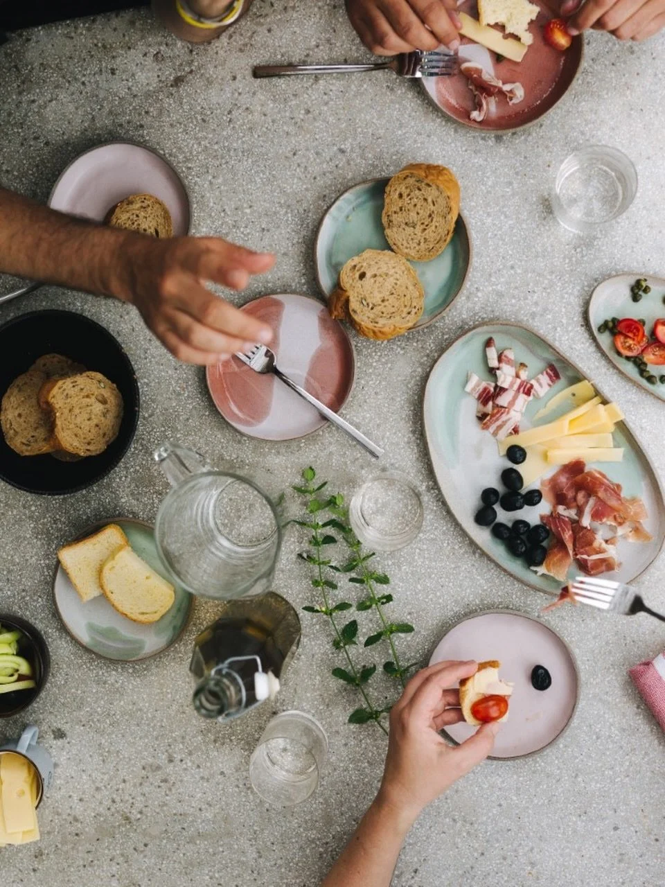 Danas i sutra su poslednji dani za poručivanje a onda sledi mala pauza do 09.07. Ažurirala sam online prodavnicu a mezze setove i Albicocca &scaron;oljice možete uživo videti i pazariti u @interracreativa u Beogradu, na Kosančićevom vencu.