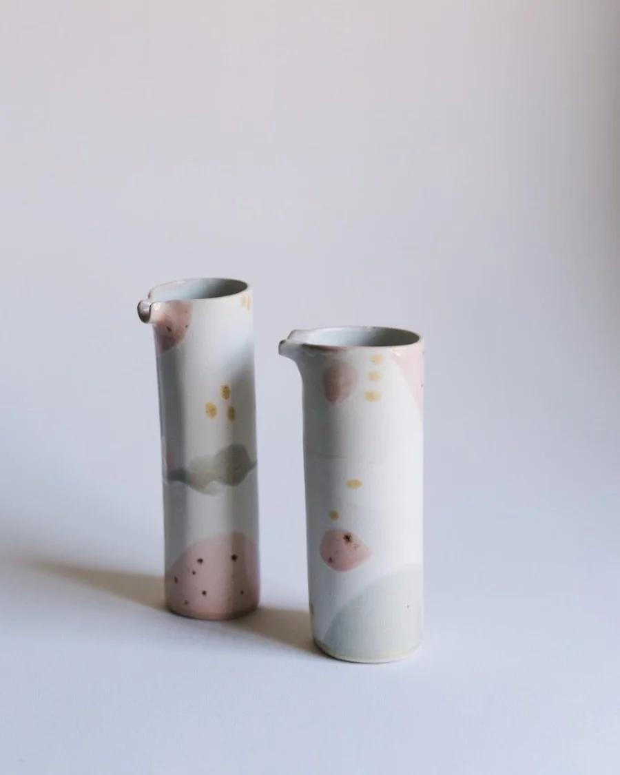 Creamer or as I prefer to call it- juglet. For milk at breakfast, olive oil at lunch, or a sprig of wildflowers at supper. One little jug, ready for whatever the day brings 🌞