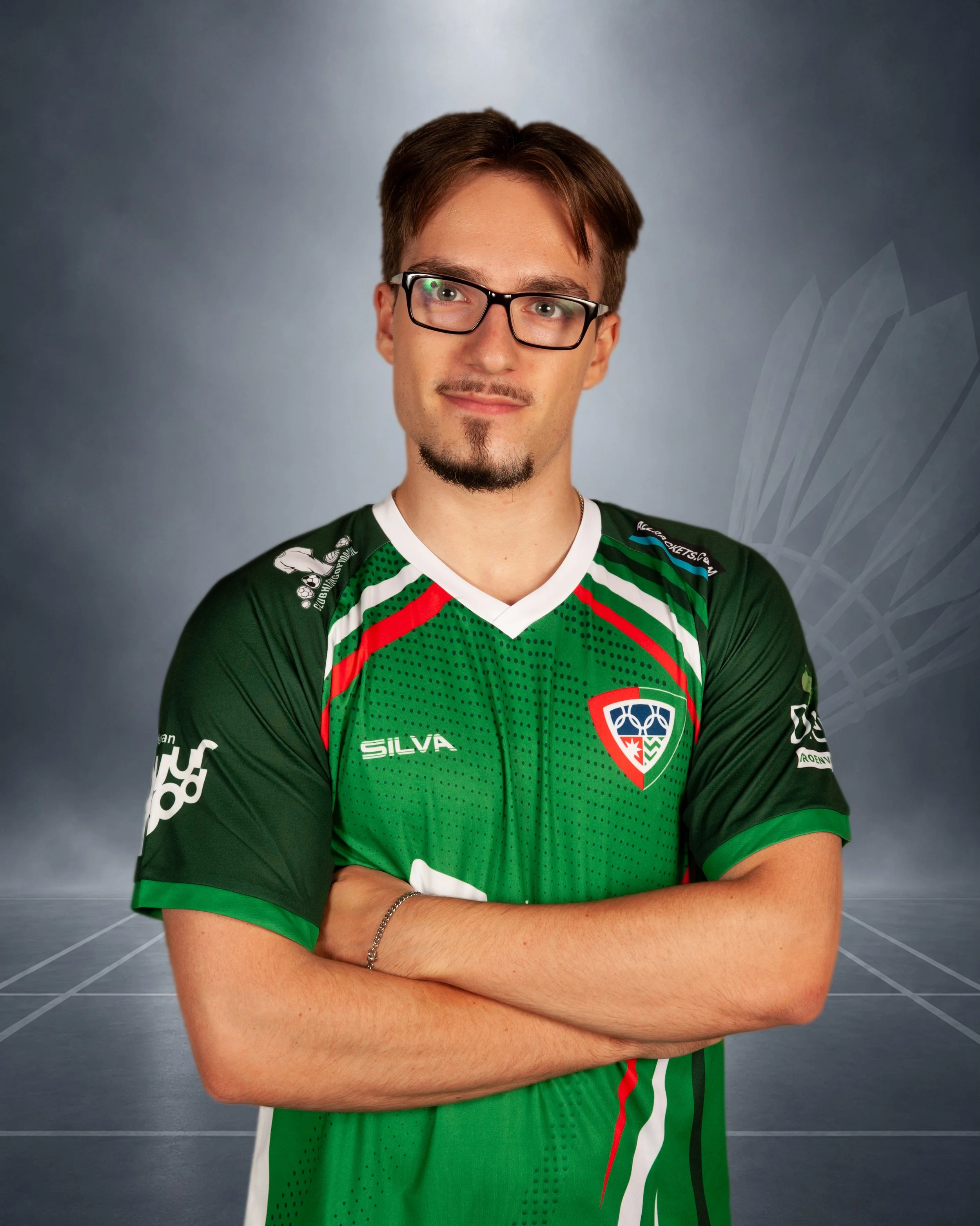 Badmintonner Luca Wiechmann in zijn Velo clubshirt