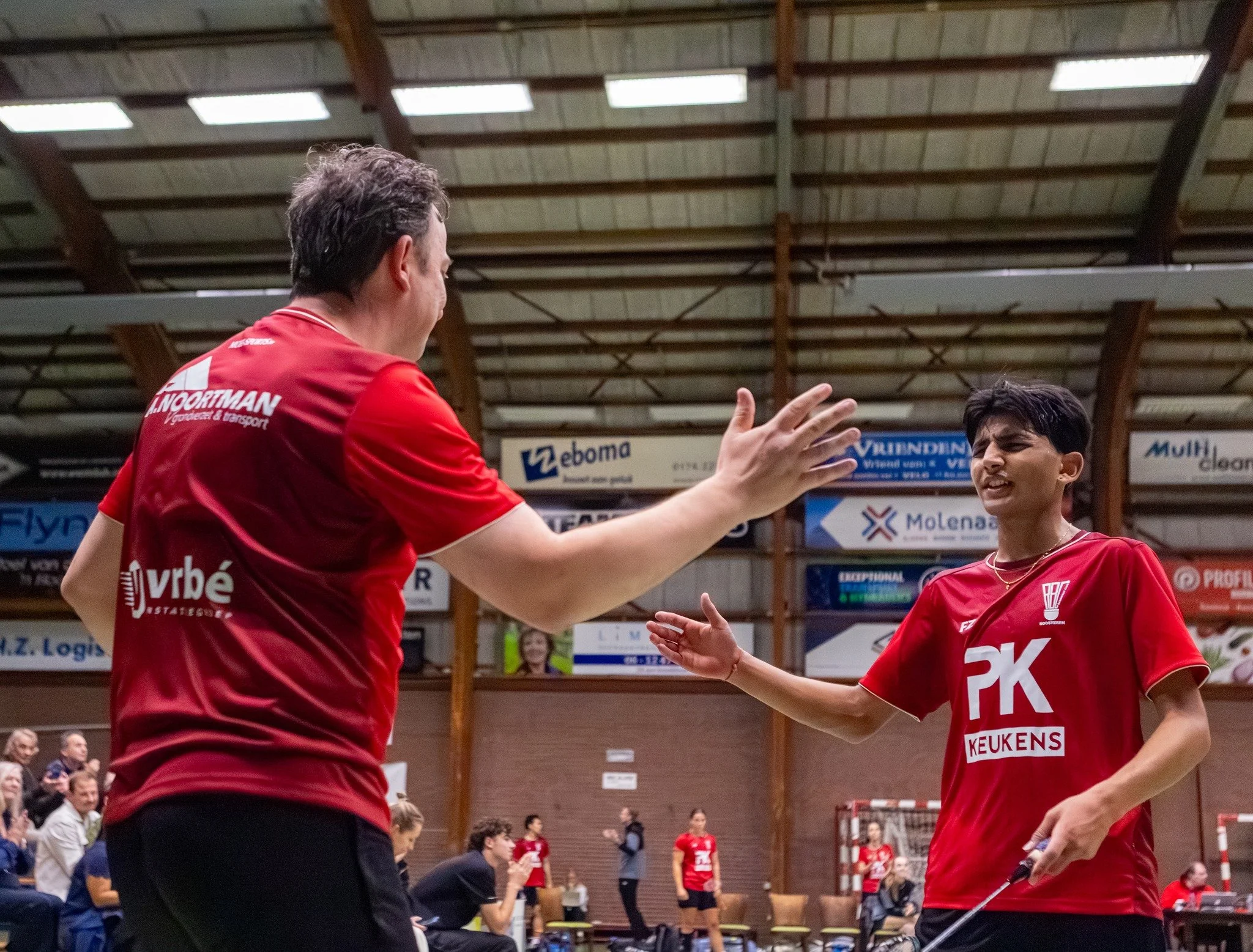Speelronde 3 Eredivisie badminton

BC Duinwijck won met 6-2 van Dunlop DKC en heeft nu drie punten voorsprong. PK Keukens Roosterse won met 2-6 bij Velo Badminton en staat tweede. Decorette Amersfoort&ndash;FIT Almere en 2dA Smashing&ndash;BC Drop Sh
