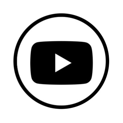 Een zwart-wit YouTube-afspeelknop binnen een witte cirkel op een zwarte achtergrond.