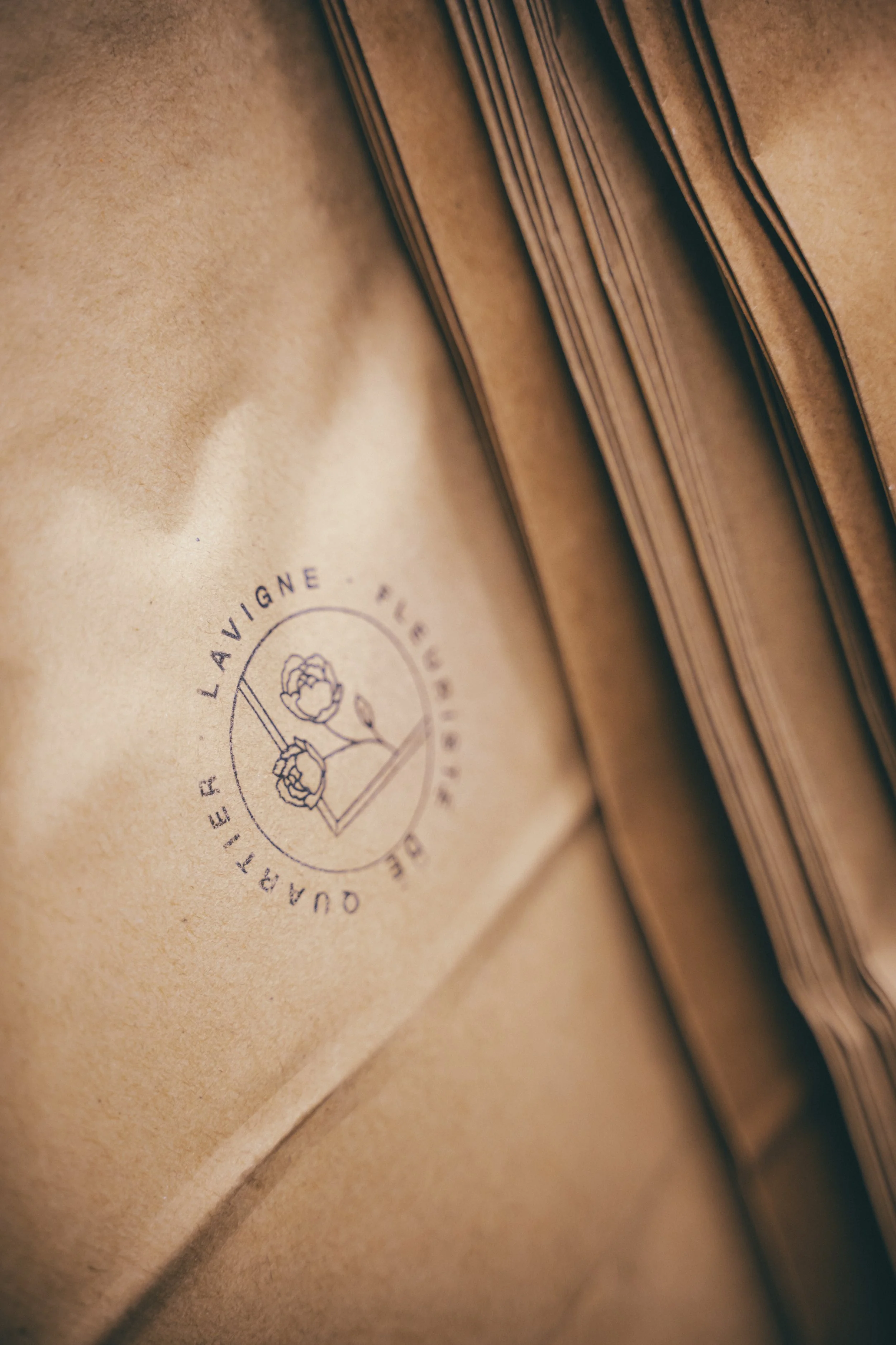 lavigne-boutique-fleuriste-sac-logo.jpg