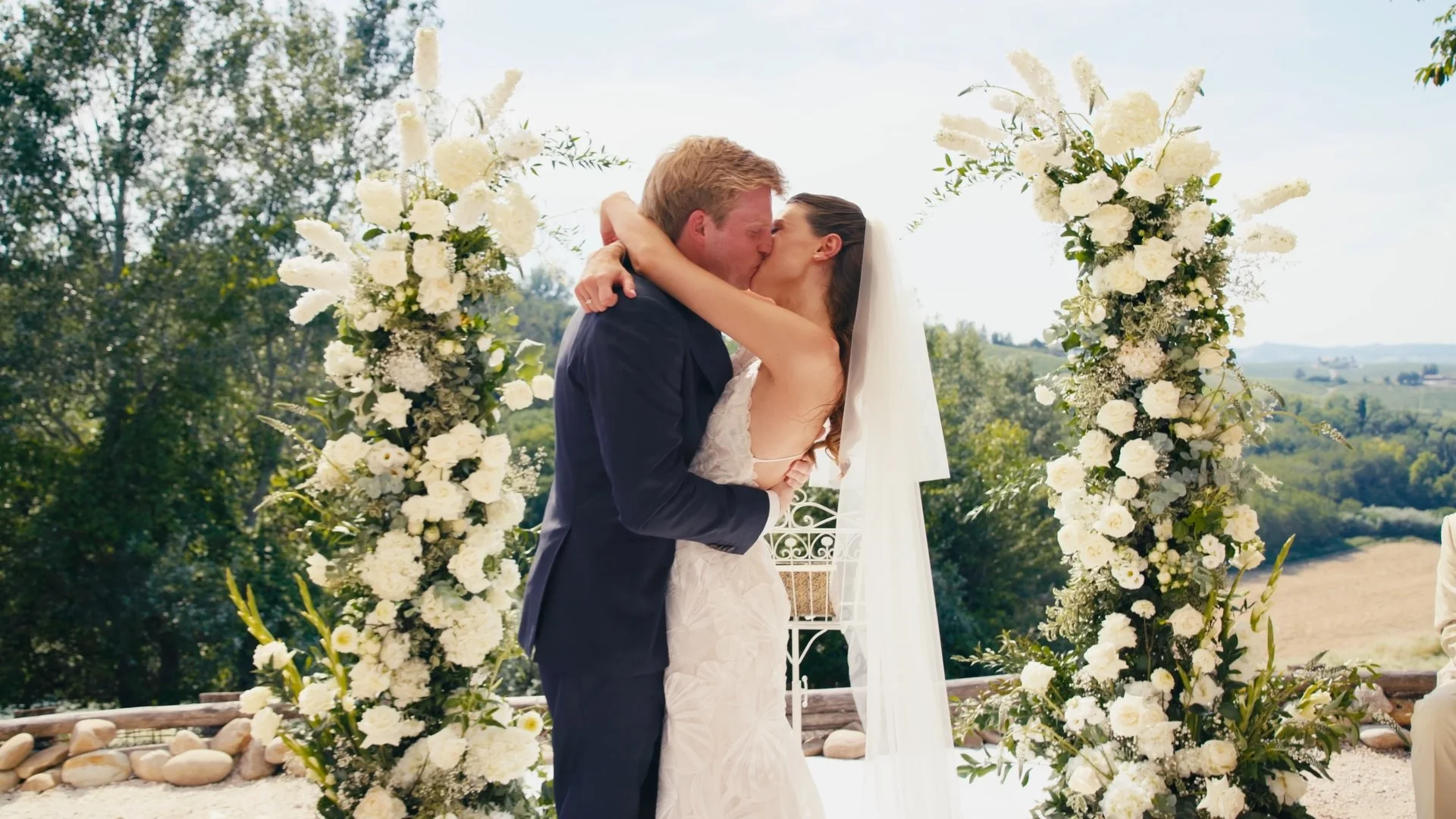 pengoo-weddings-headervideo-still.jpg