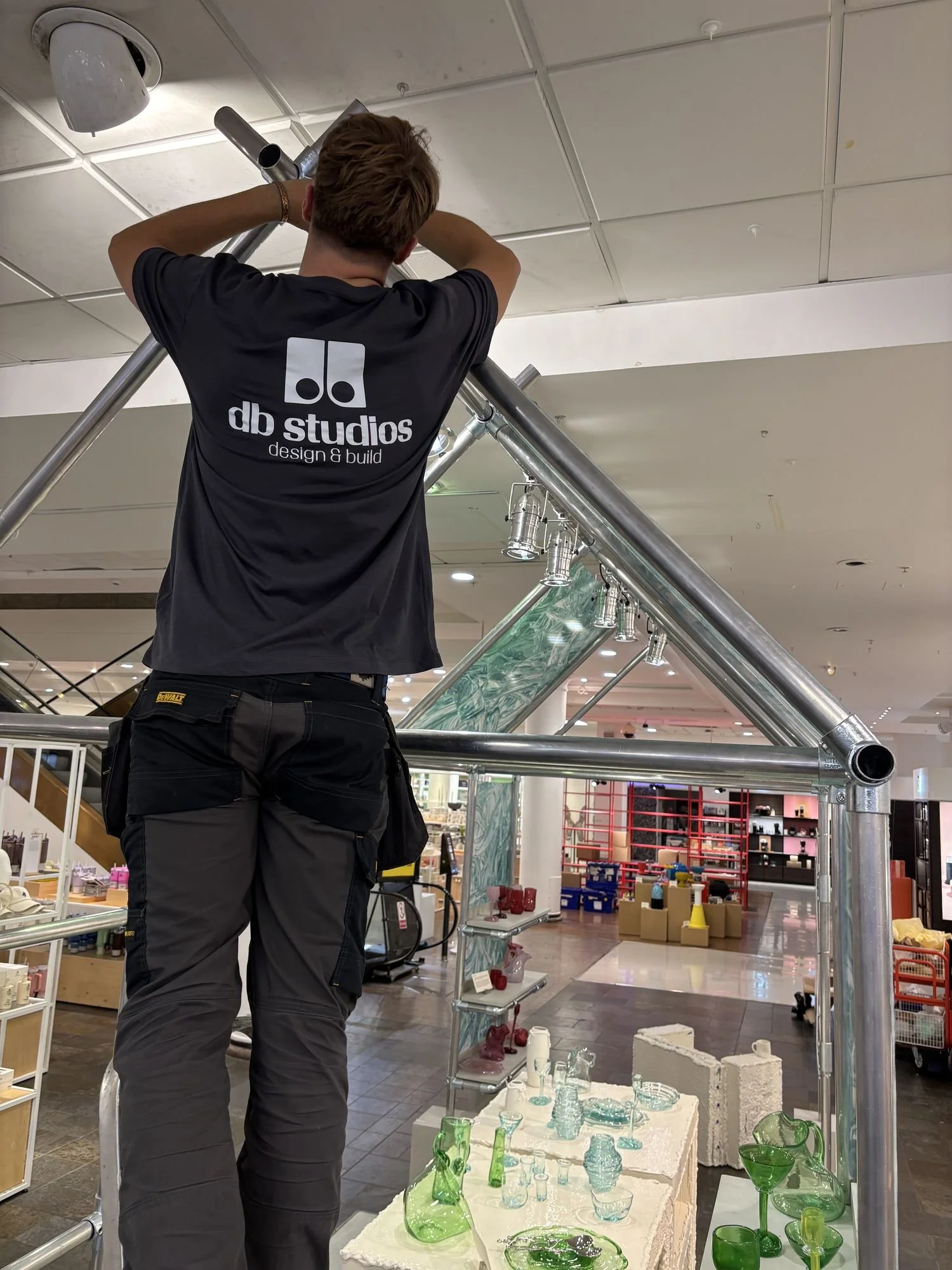 db-studios-completedworks-fitting-the-frame-install.jpg