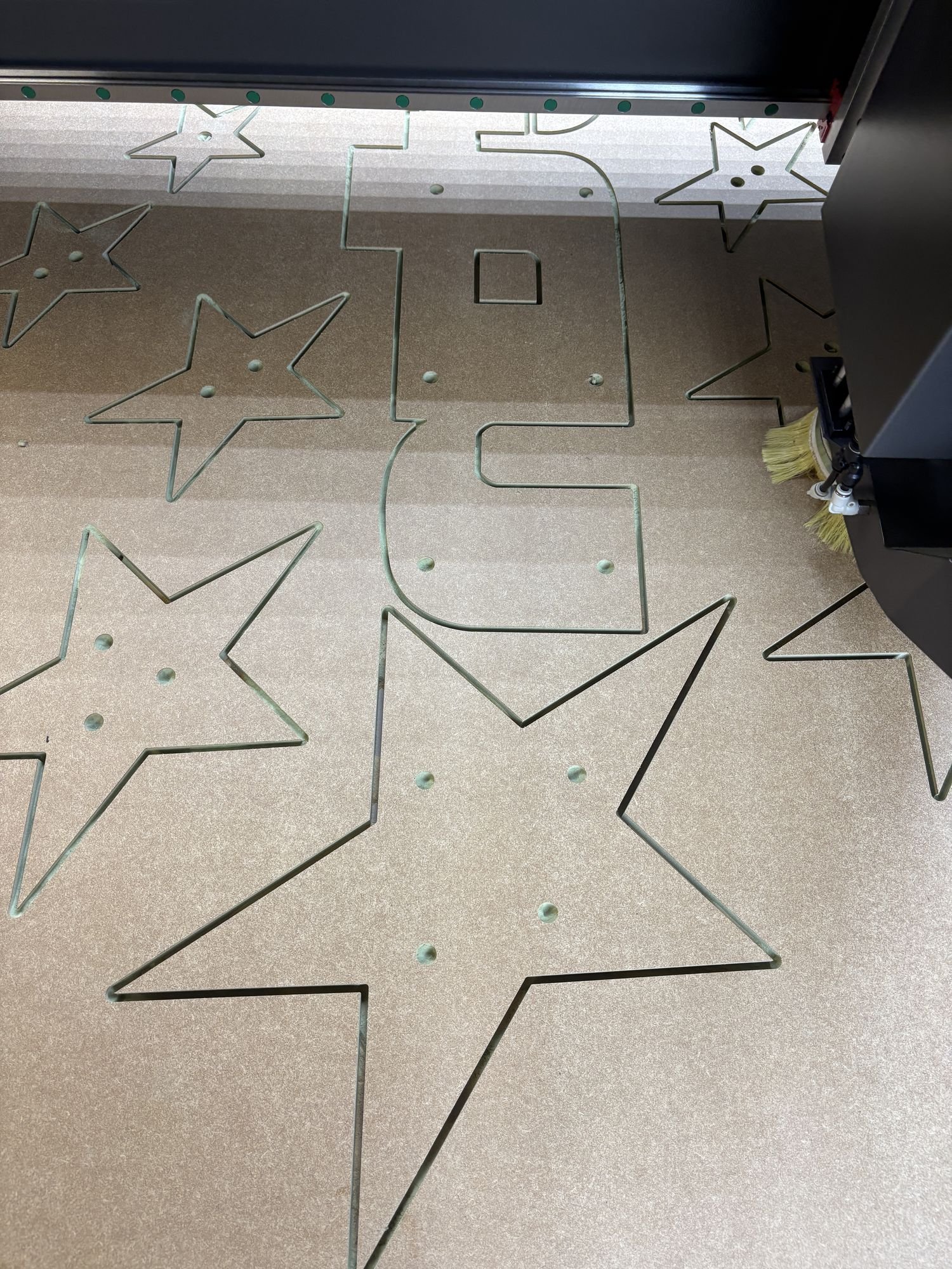 db-studios-etn-cnc-cut-letters-and-stars.jpg