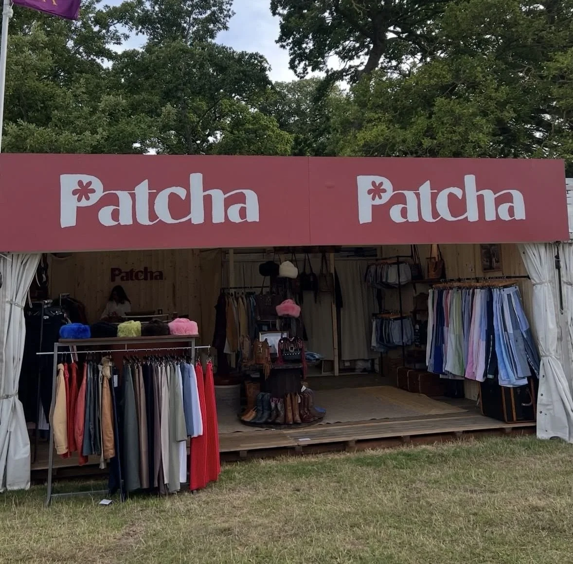 db-studios-patcha-london-full-stand-front-badminton.jpg