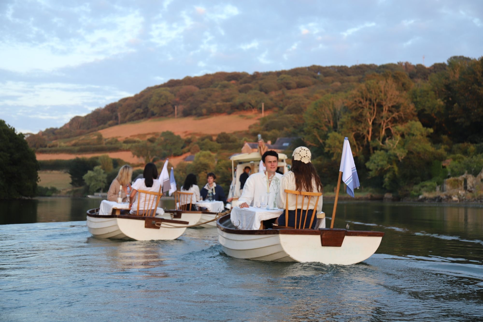 db-studios-toms-trunks-floating-restaurant-dining-boats.jpg