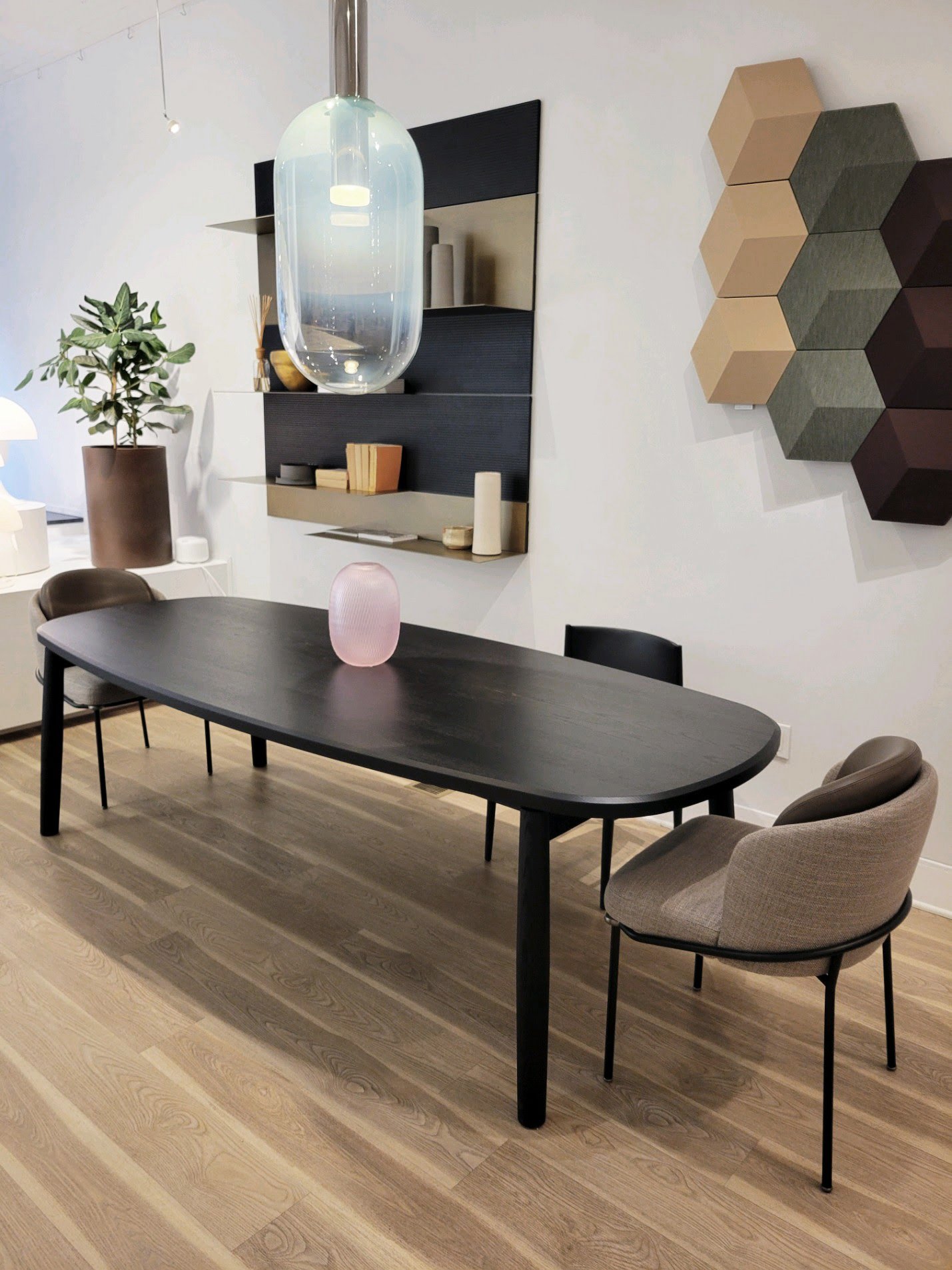 Galileo-Dining-Table-Display-Model.jpg