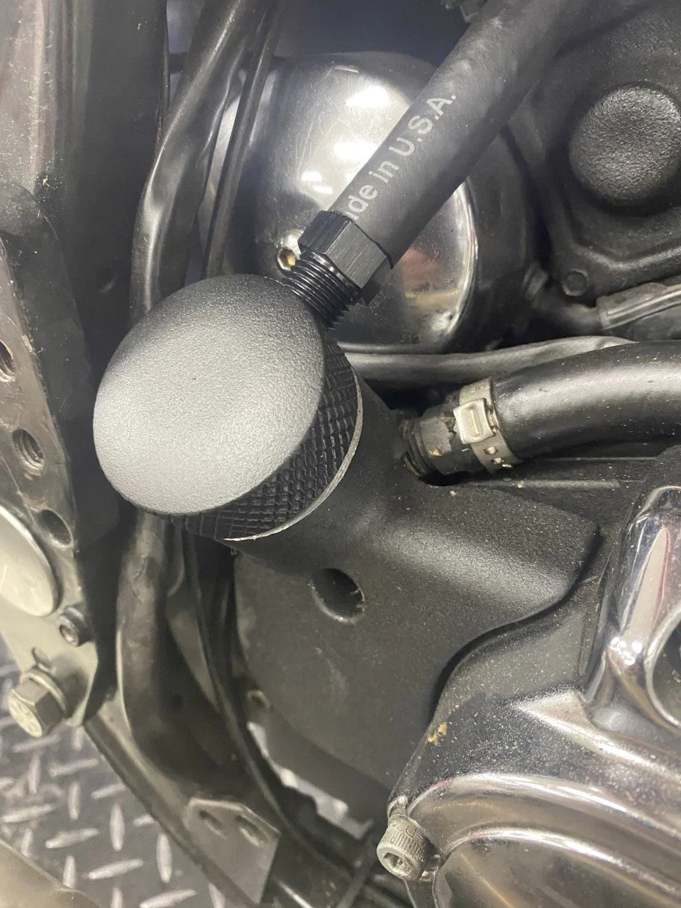 Down Natural Finish Push In Breather Cap FLH:Dyna 2006 (New Style with Push In Cap) 2.webp
