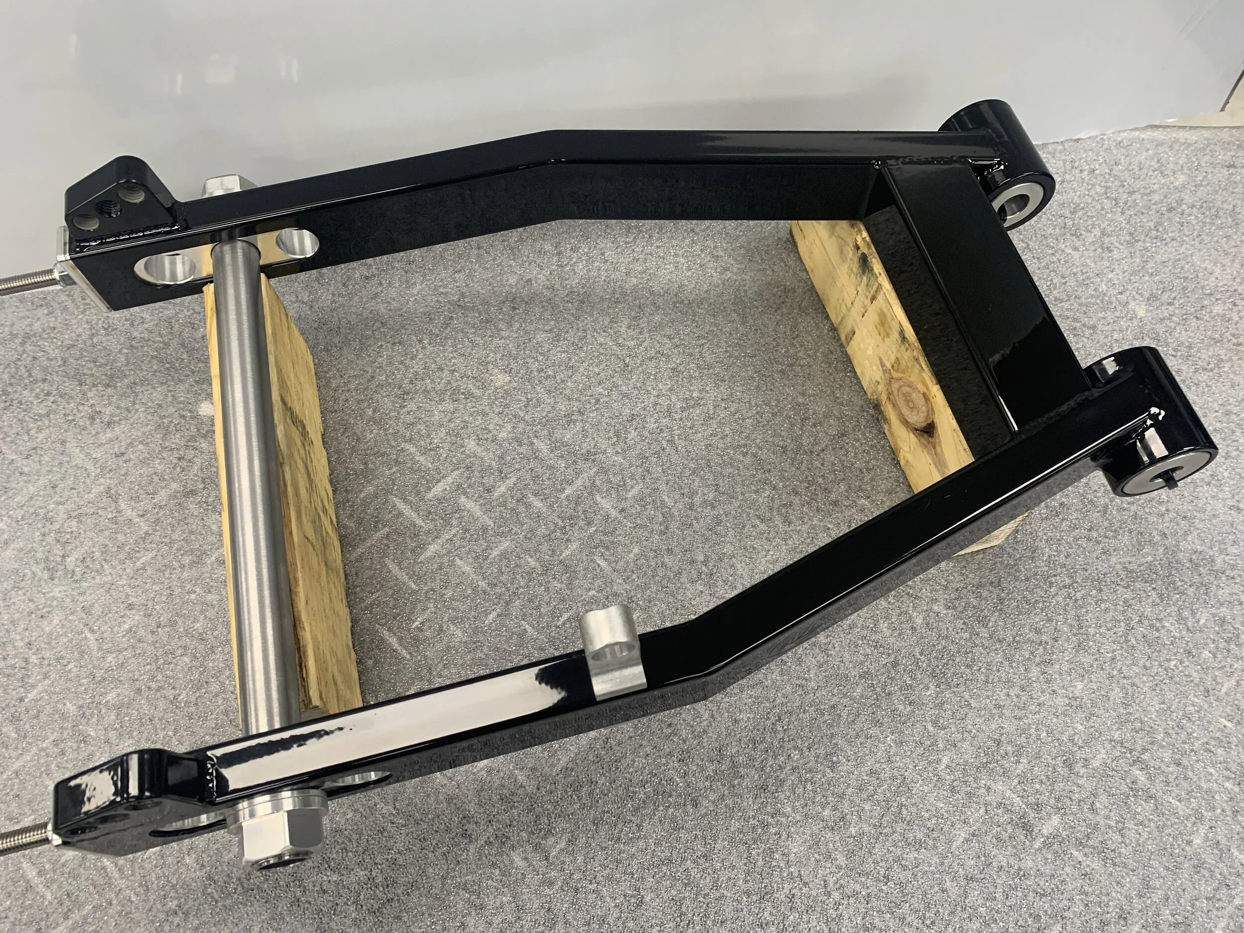 "HI LIFTER" Chromoly Swingarm Kit 2009-2026 5.webp