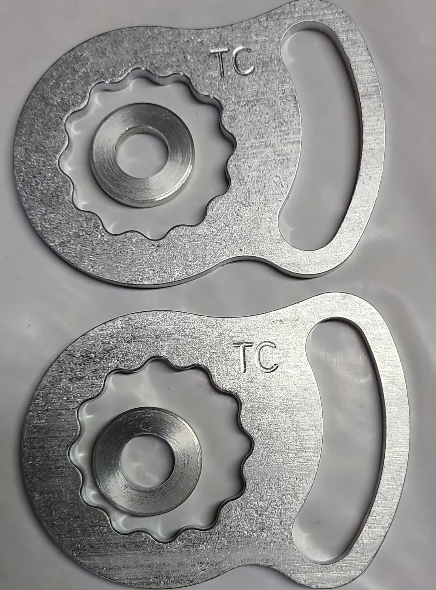 Twin Cam Axle Locks