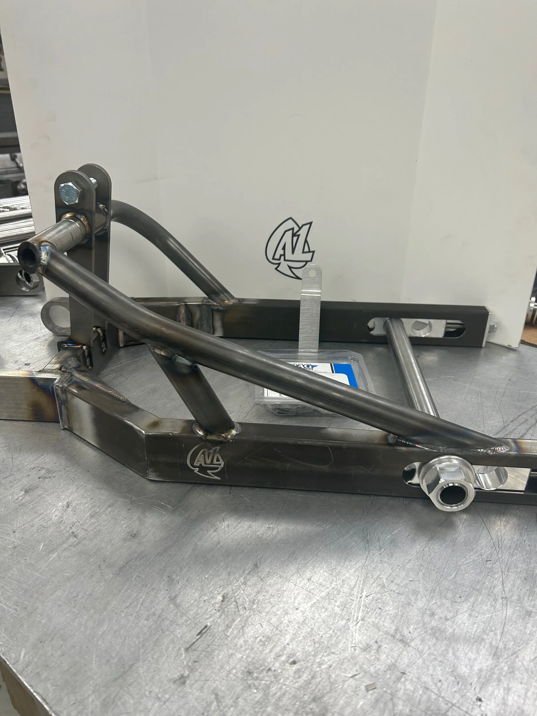 M8 Soft Tail Extended Swingarm.webp